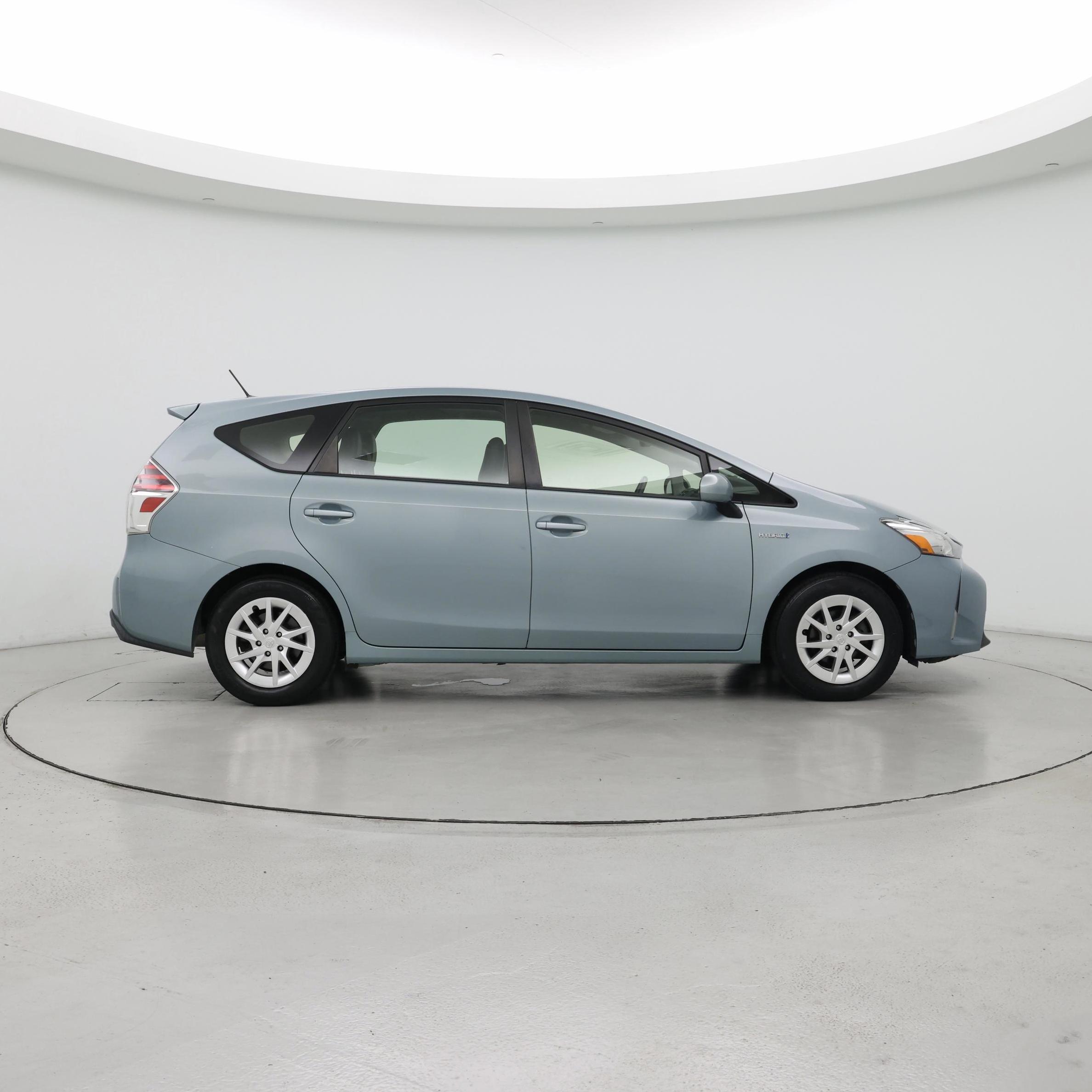 Thumbnail: 2015 Toyota Prius v - 7