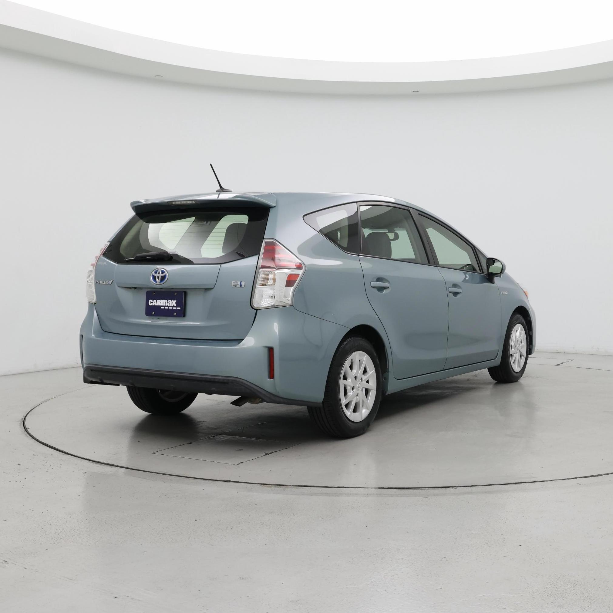 Thumbnail: 2015 Toyota Prius v - 8