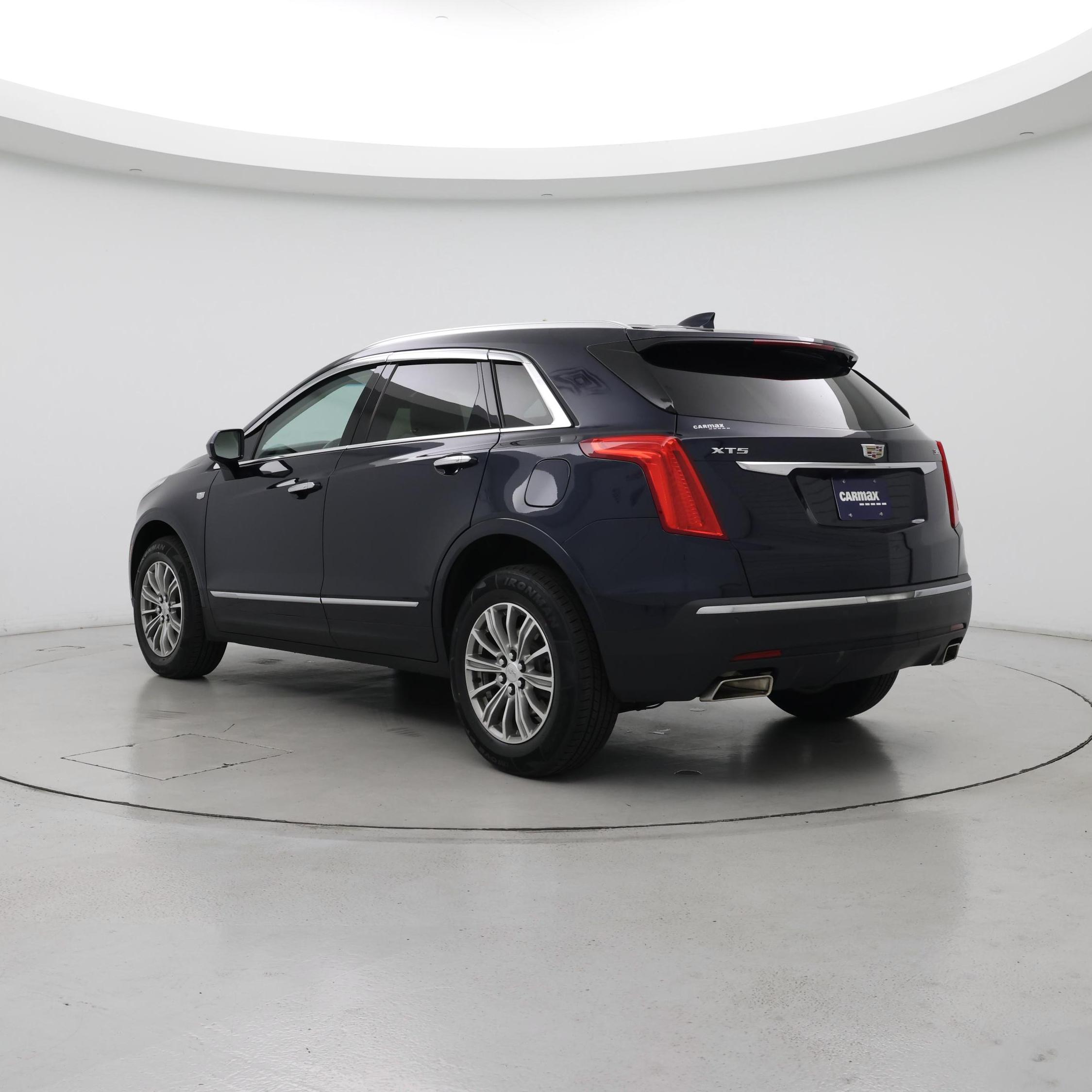 Thumbnail: 2017 Cadillac XT5 - 2