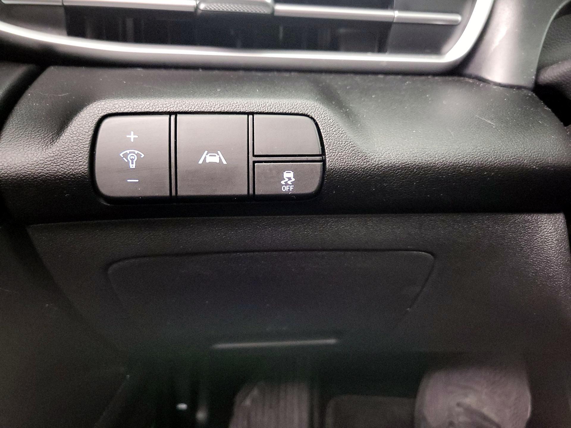 Thumbnail: 2021 Hyundai Elantra - 13