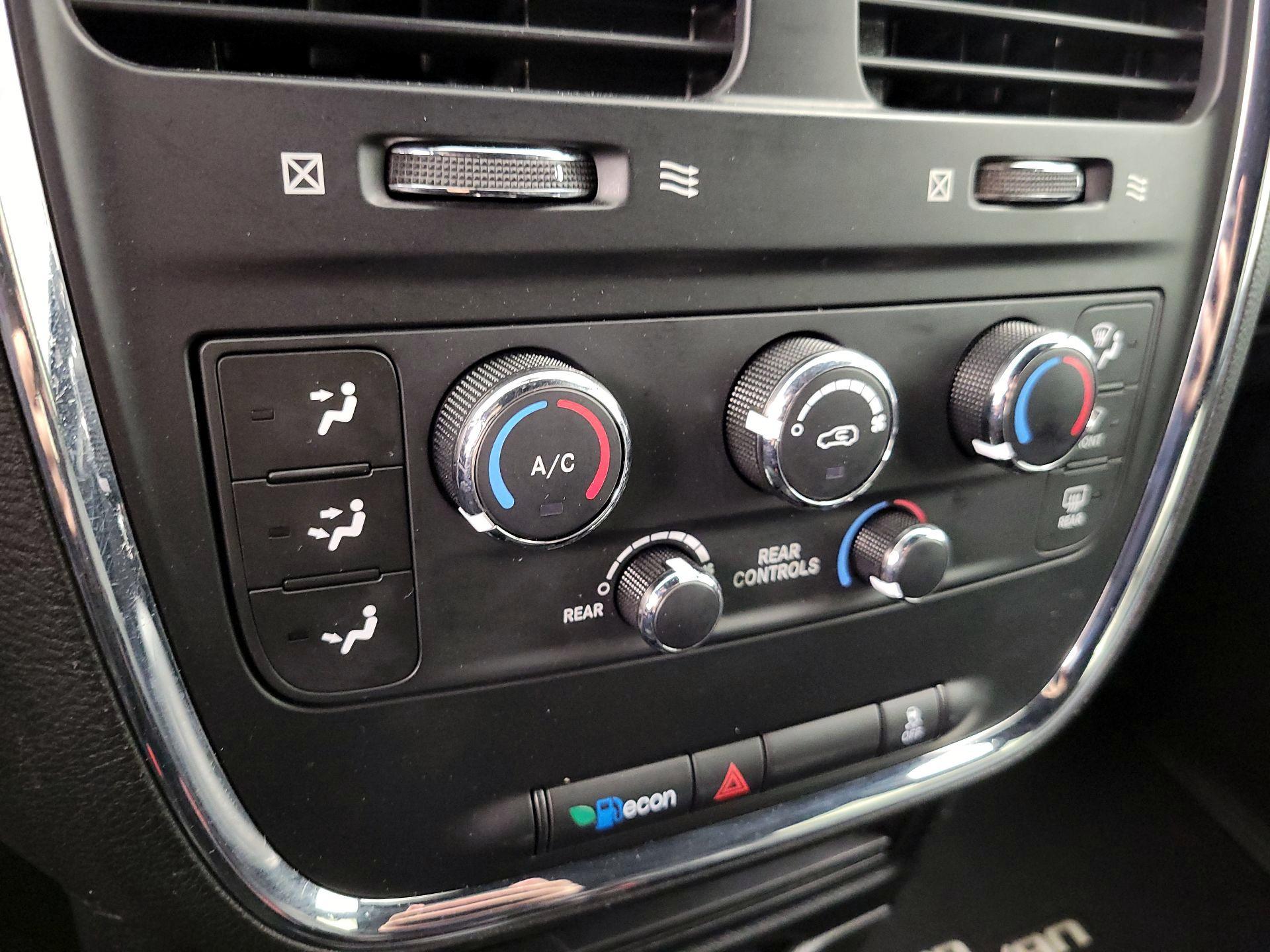 Thumbnail: 2017 Dodge Grand Caravan - 16