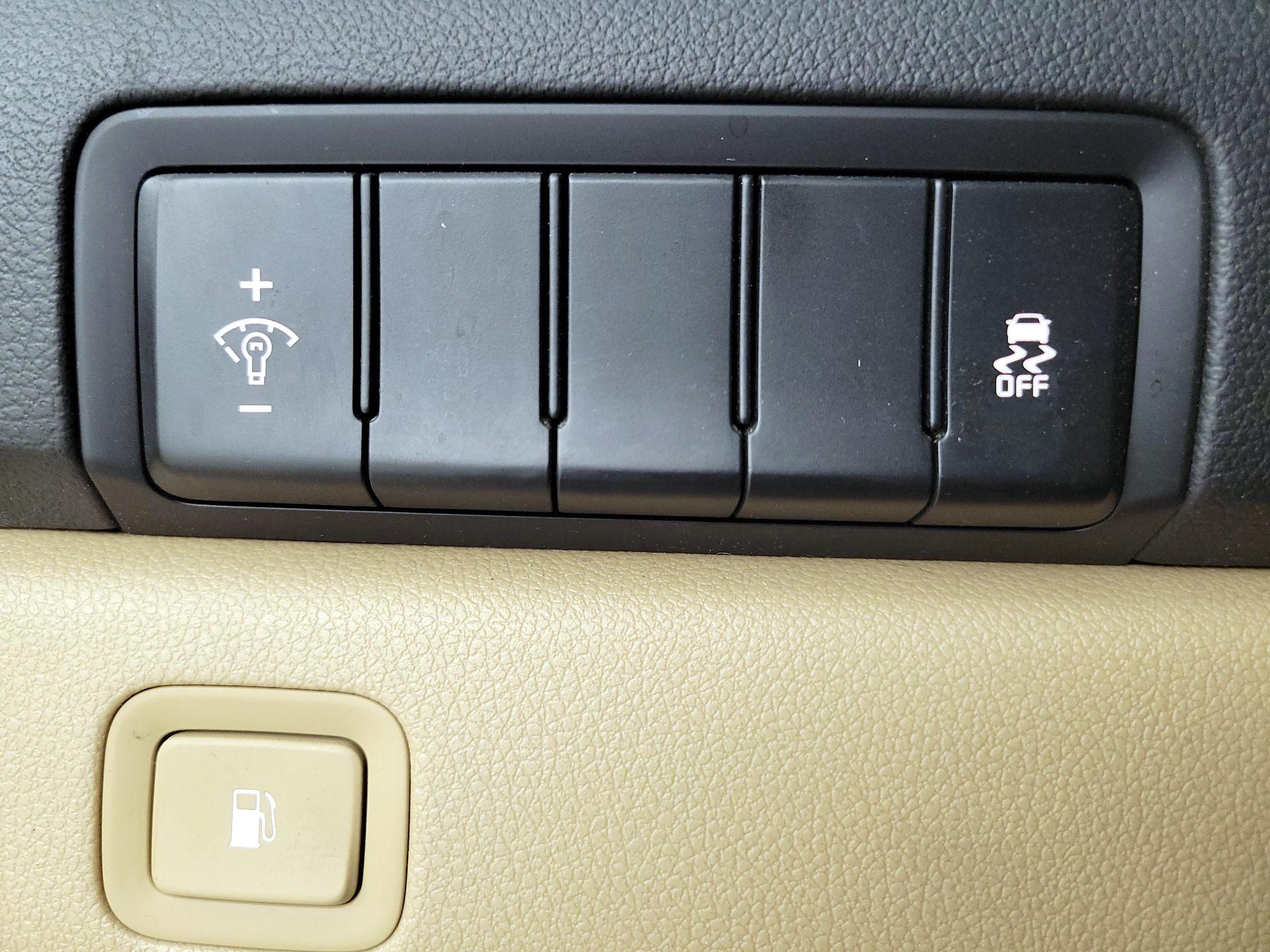 Thumbnail: 2016 Kia Sedona - 13