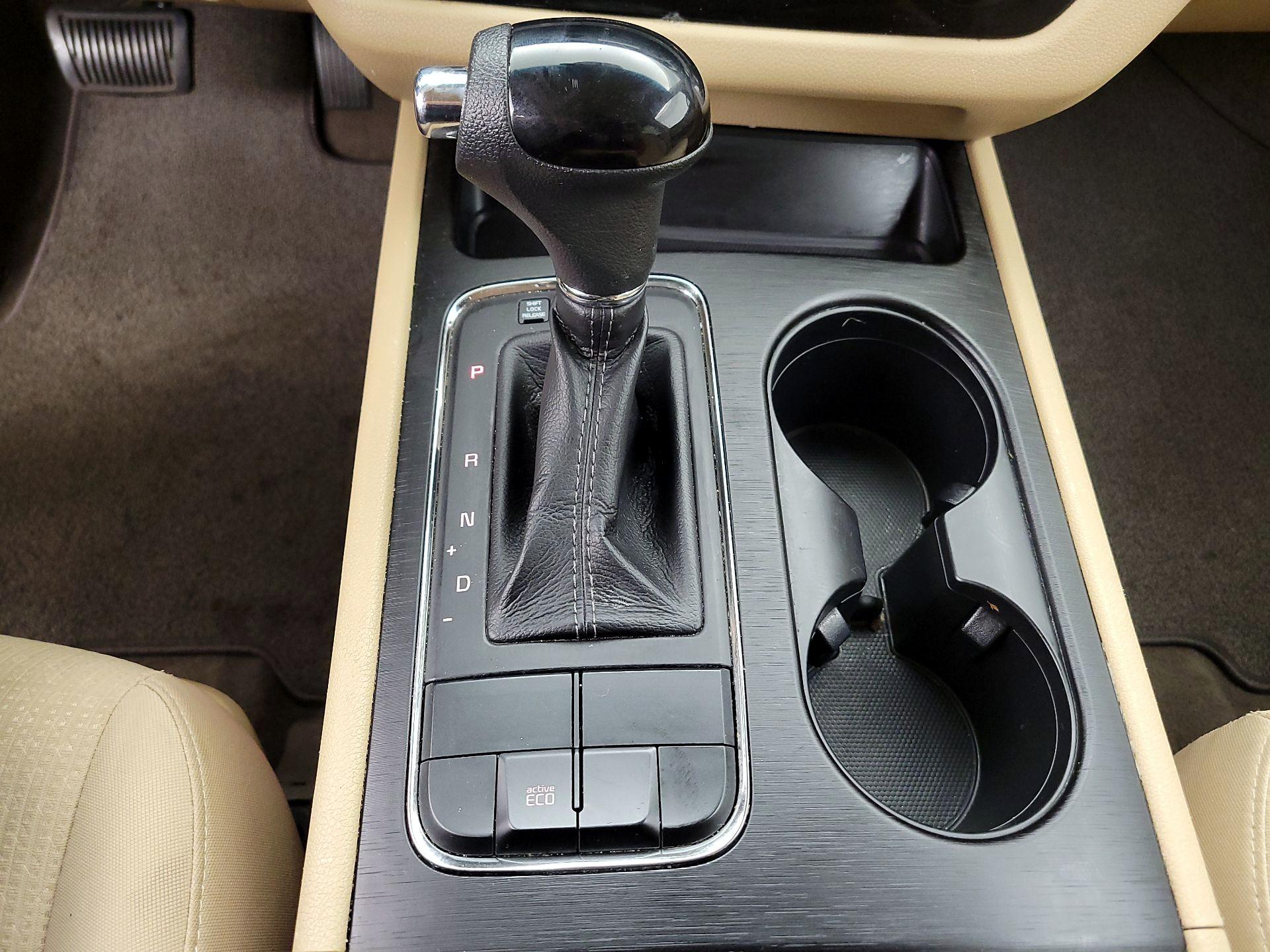 Thumbnail: 2016 Kia Sedona - 17