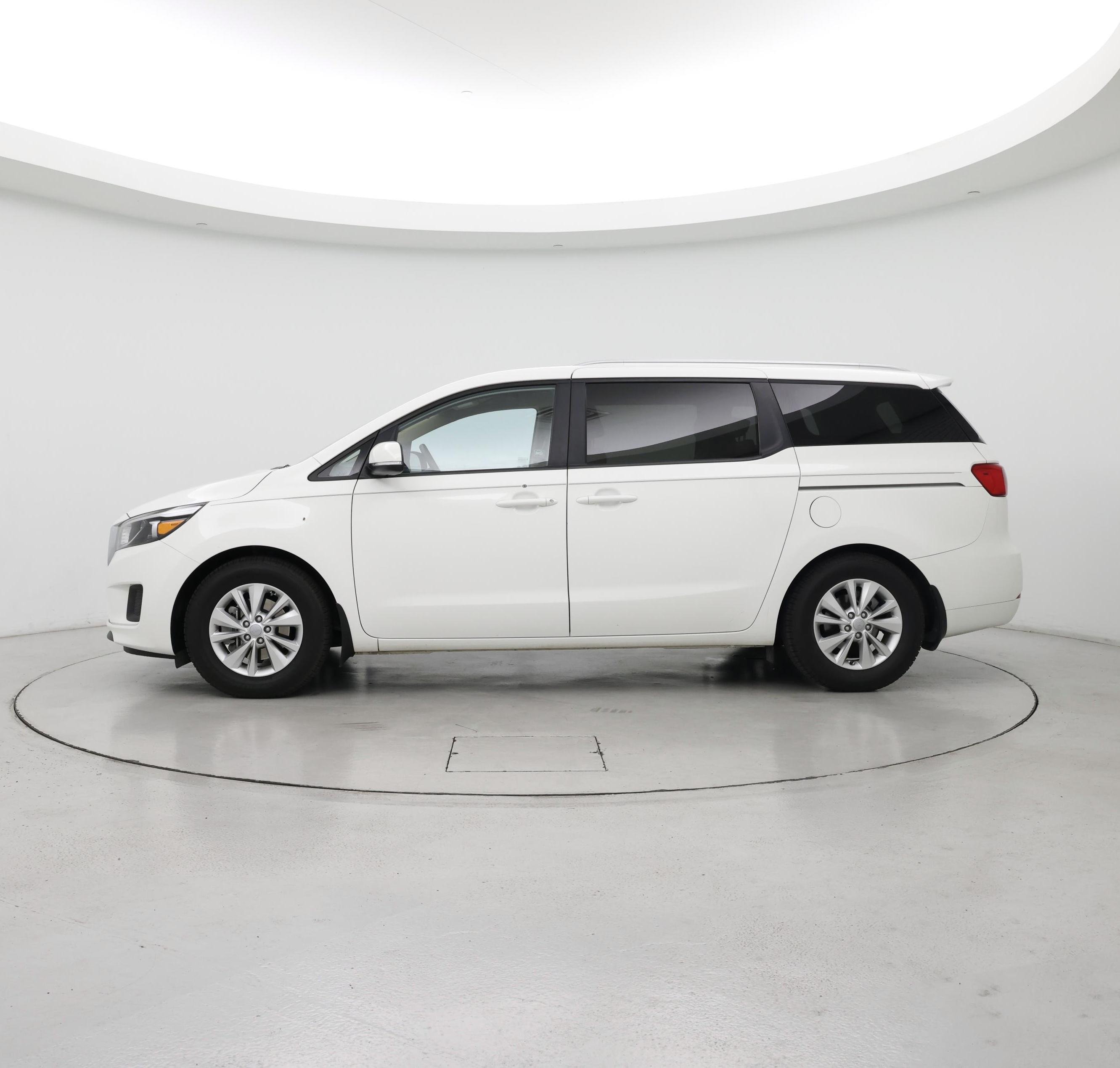 Thumbnail: 2016 Kia Sedona - 3