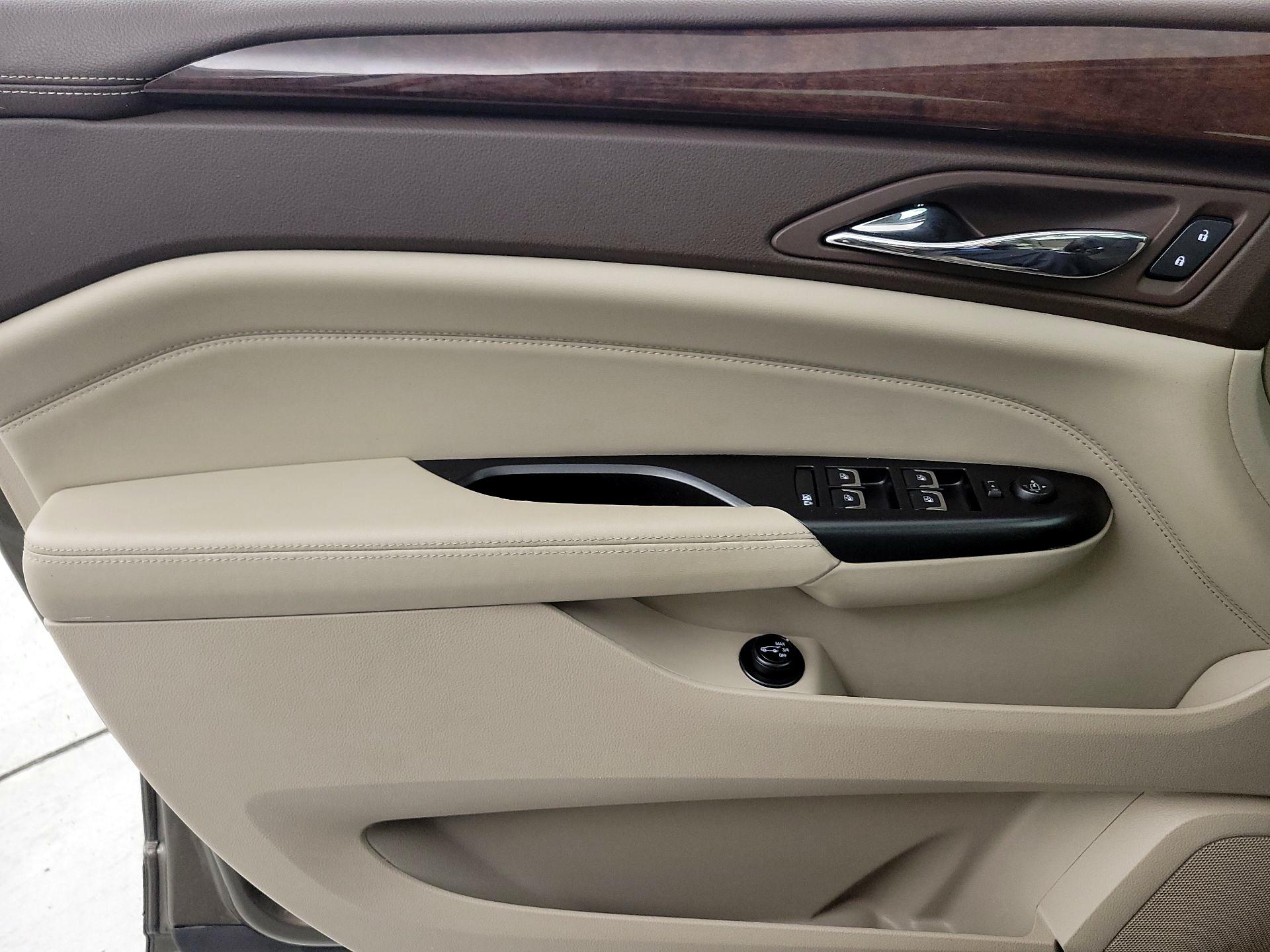 Thumbnail: 2015 Cadillac SRX - 12