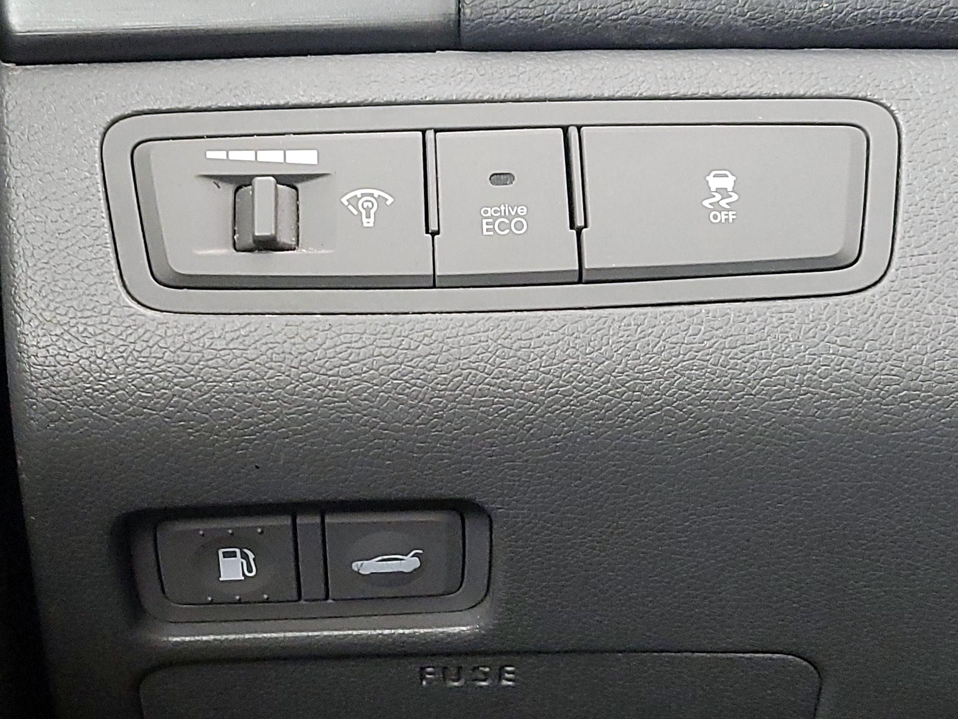 Thumbnail: 2014 Hyundai Sonata - 13