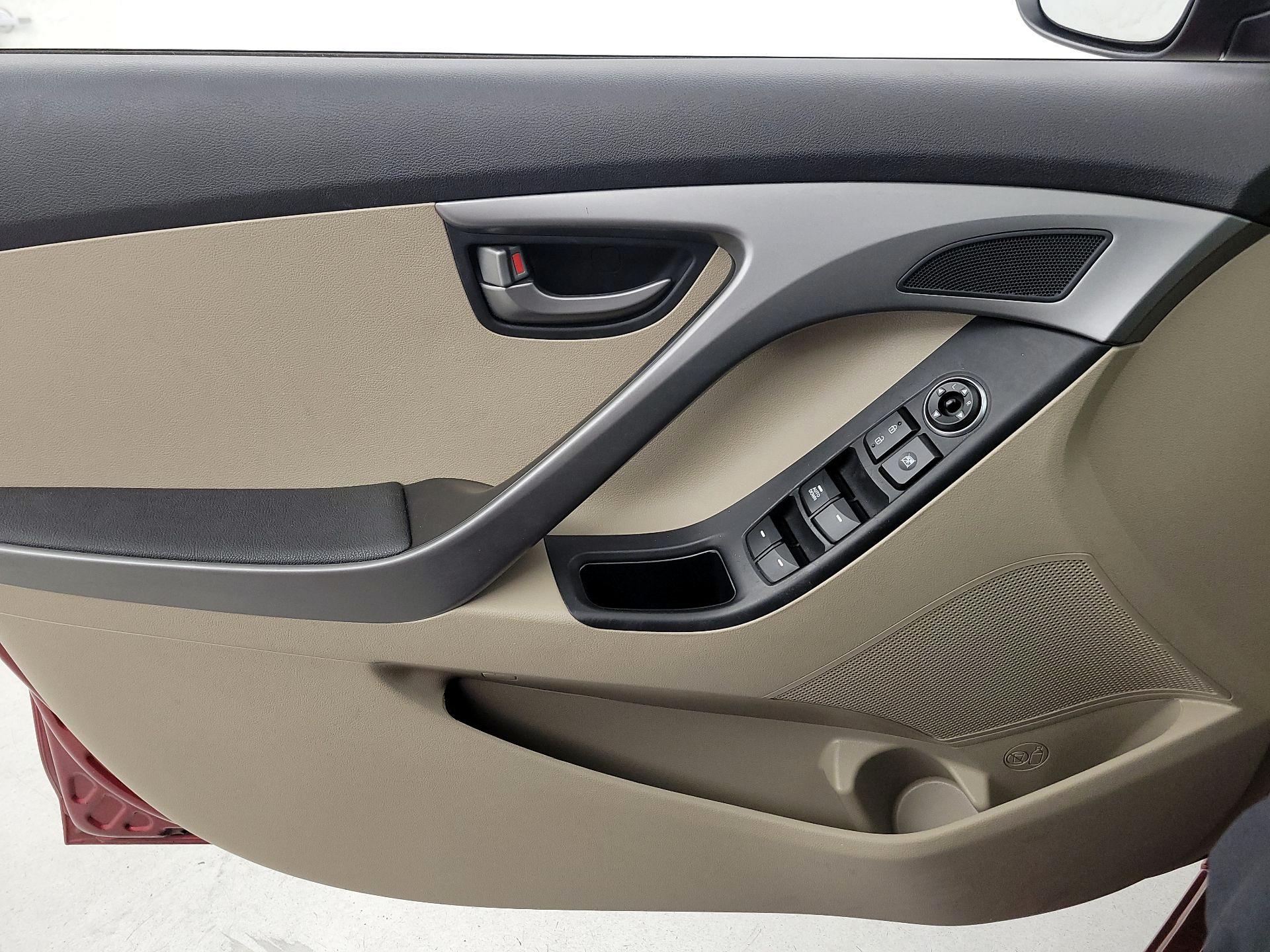 Thumbnail: 2016 Hyundai Elantra - 12