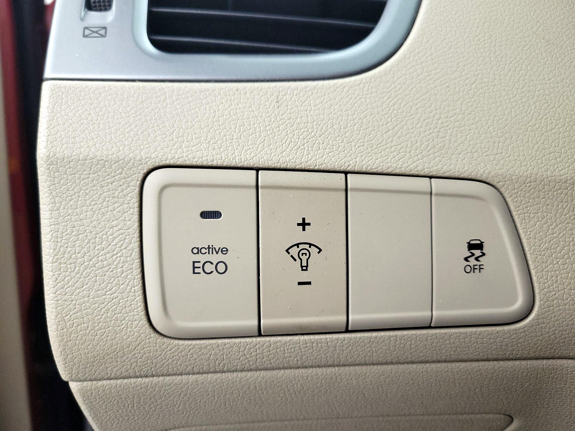 Thumbnail: 2016 Hyundai Elantra - 13