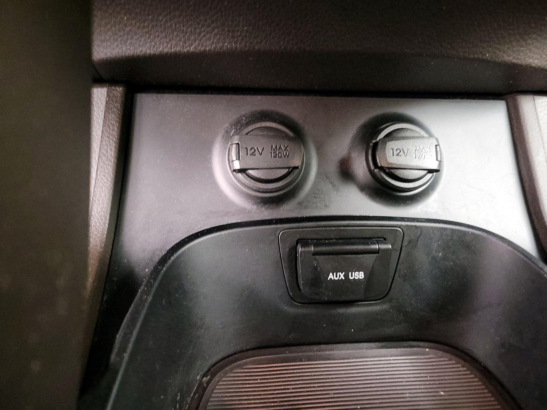 Thumbnail: 2014 Hyundai Santa Fe - 17