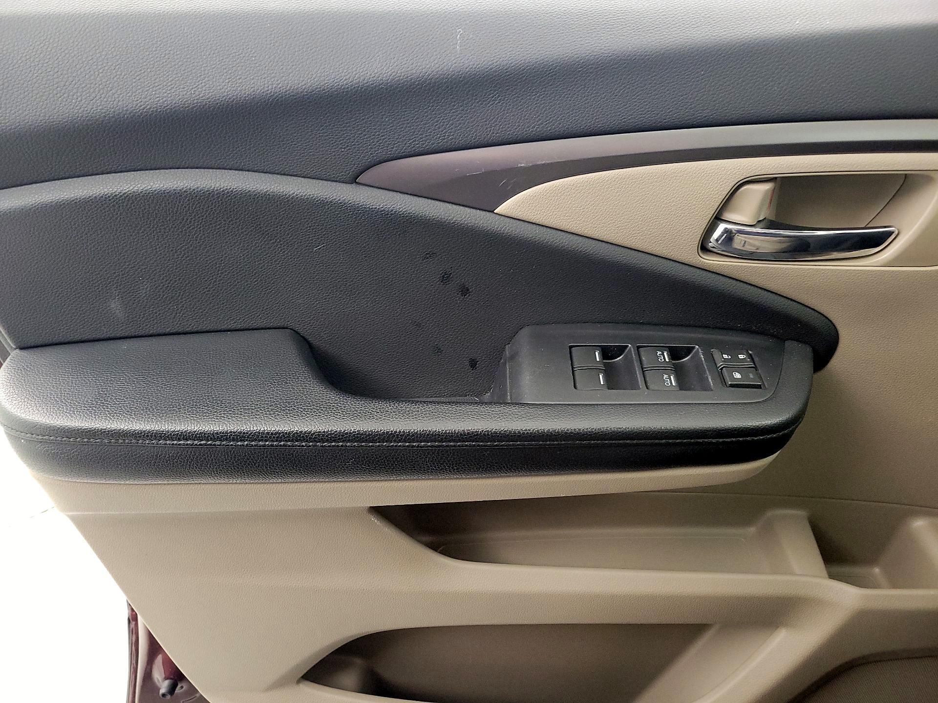 Thumbnail: 2016 Honda Pilot - 12