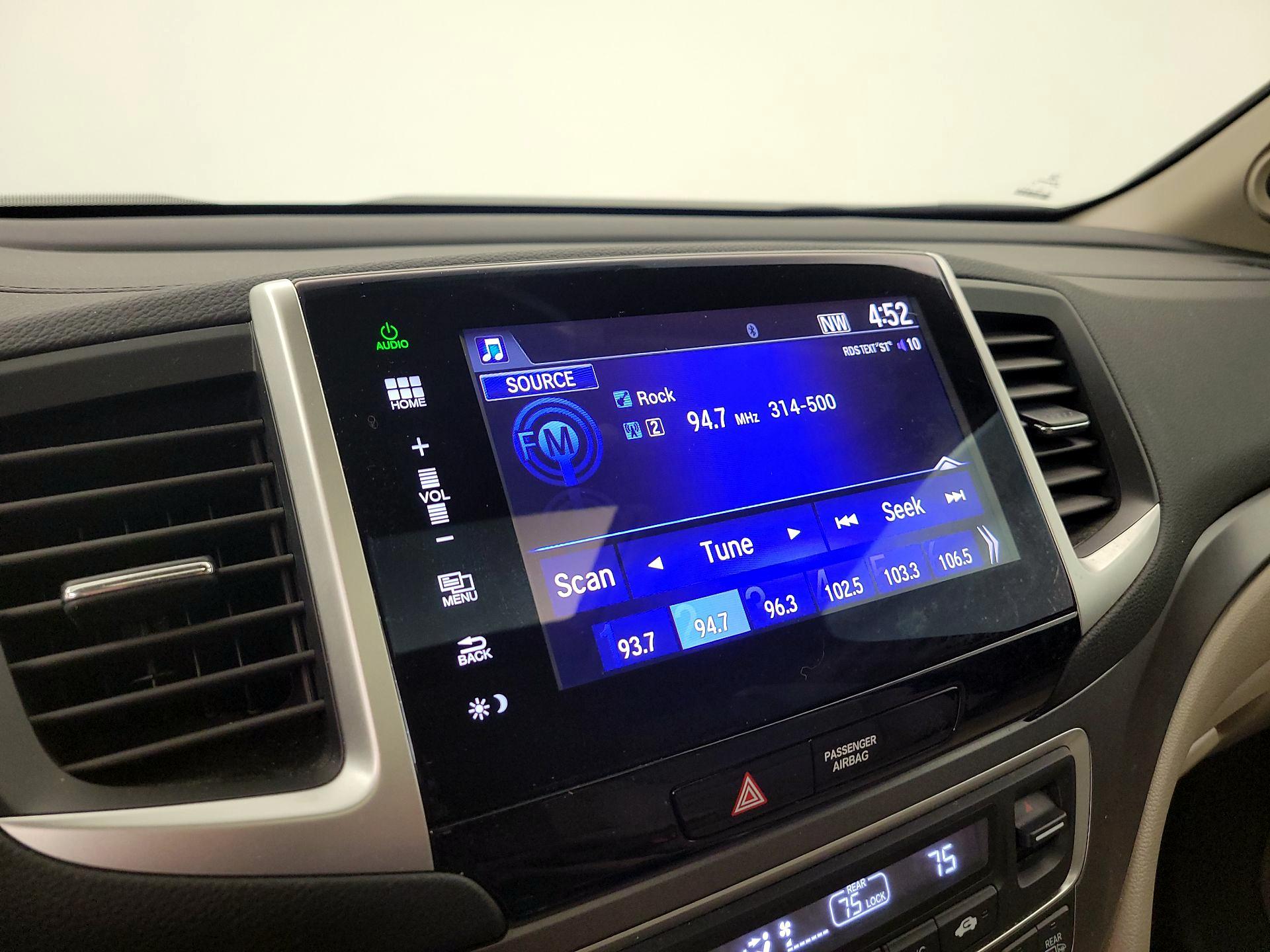 Thumbnail: 2016 Honda Pilot - 15