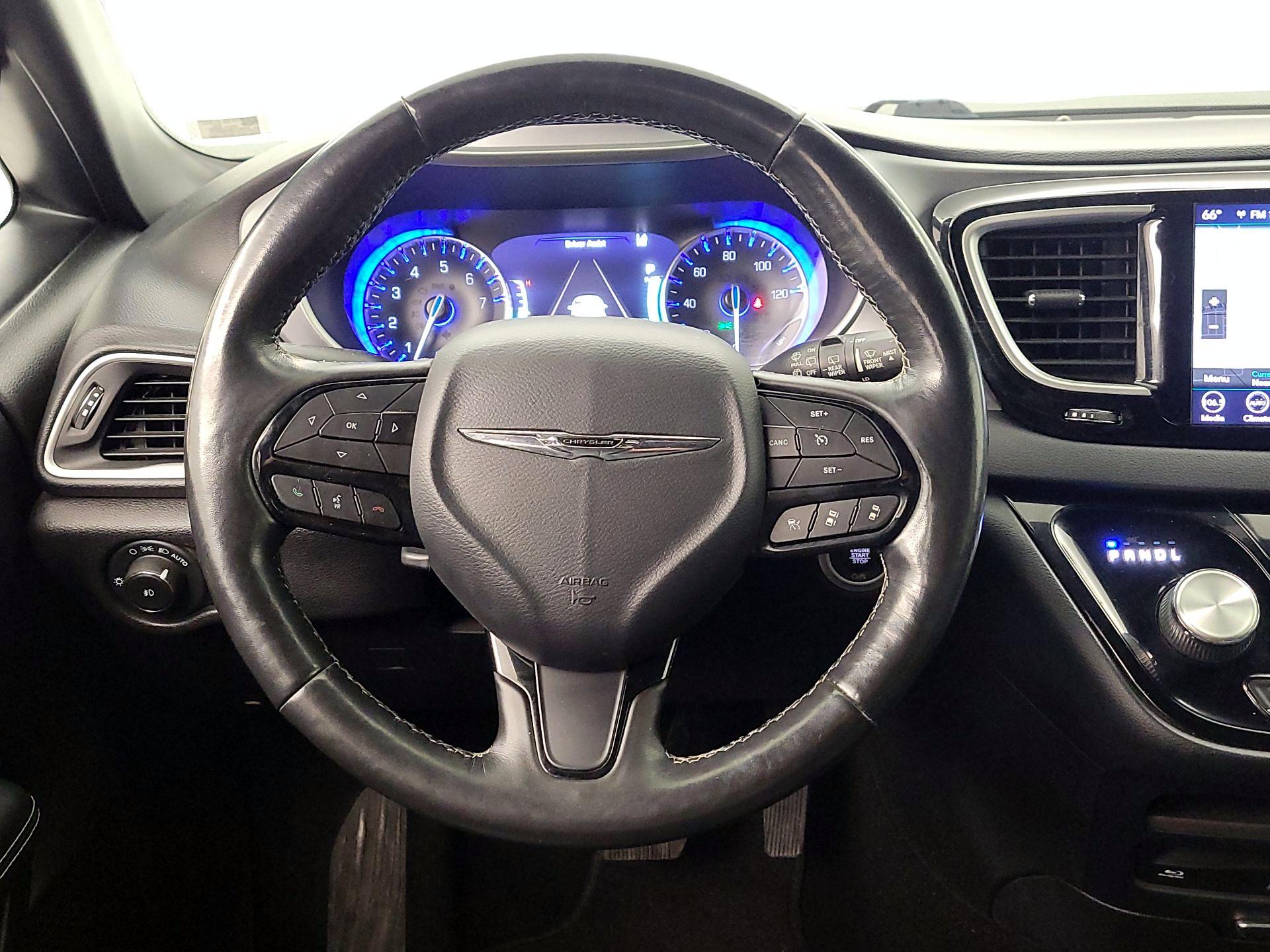 Thumbnail: 2020 Chrysler Pacifica - 10