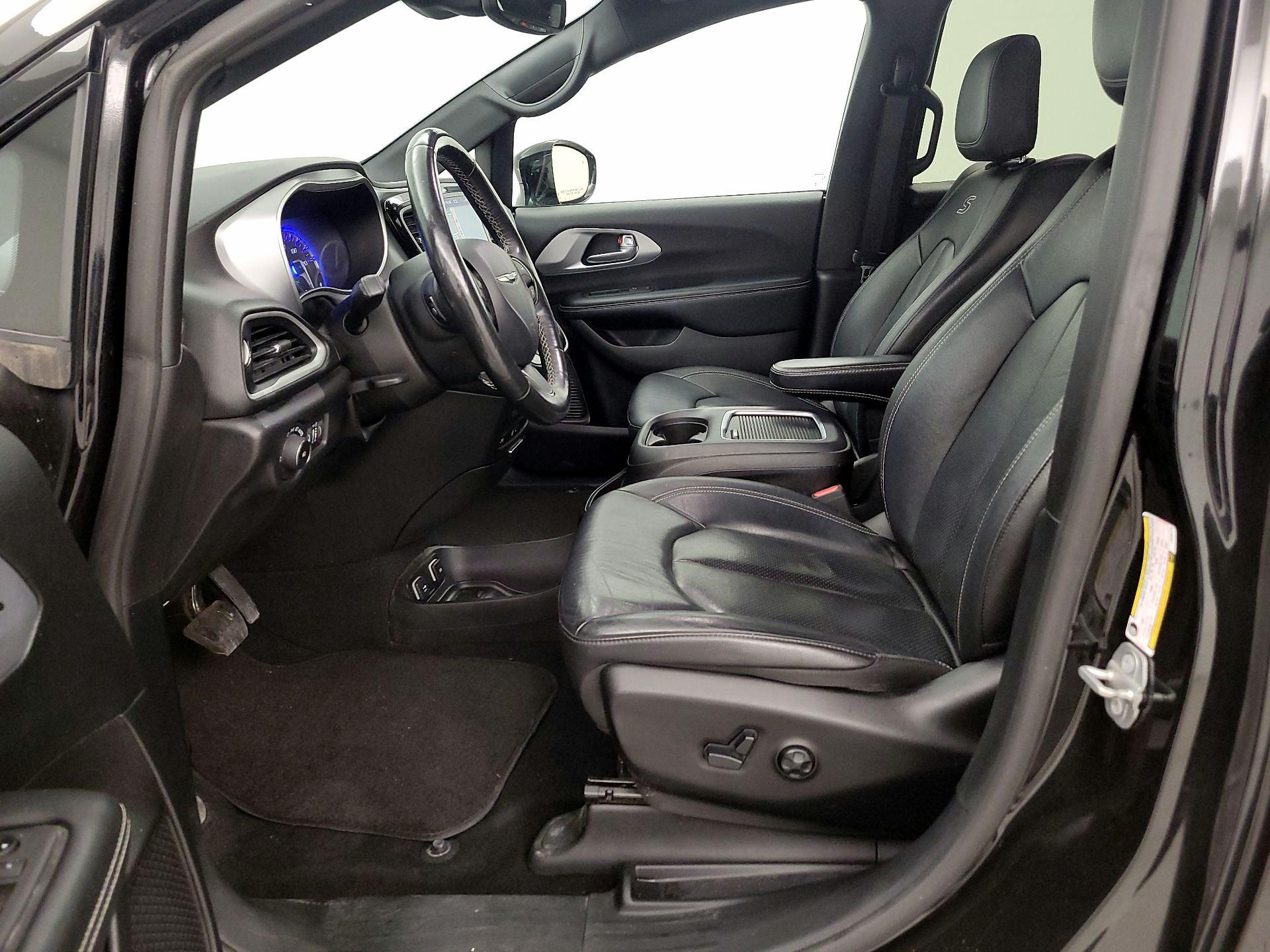 Thumbnail: 2020 Chrysler Pacifica - 11