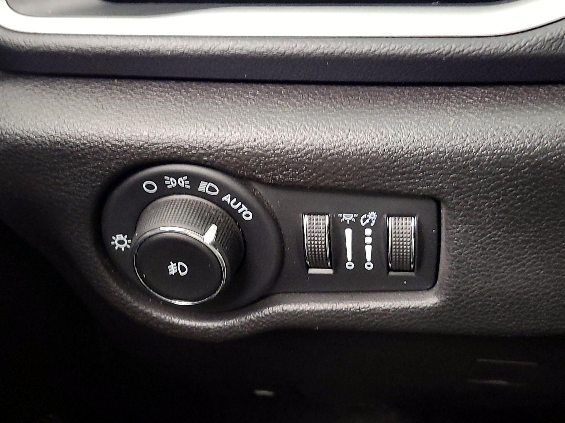 Thumbnail: 2020 Chrysler Pacifica - 13