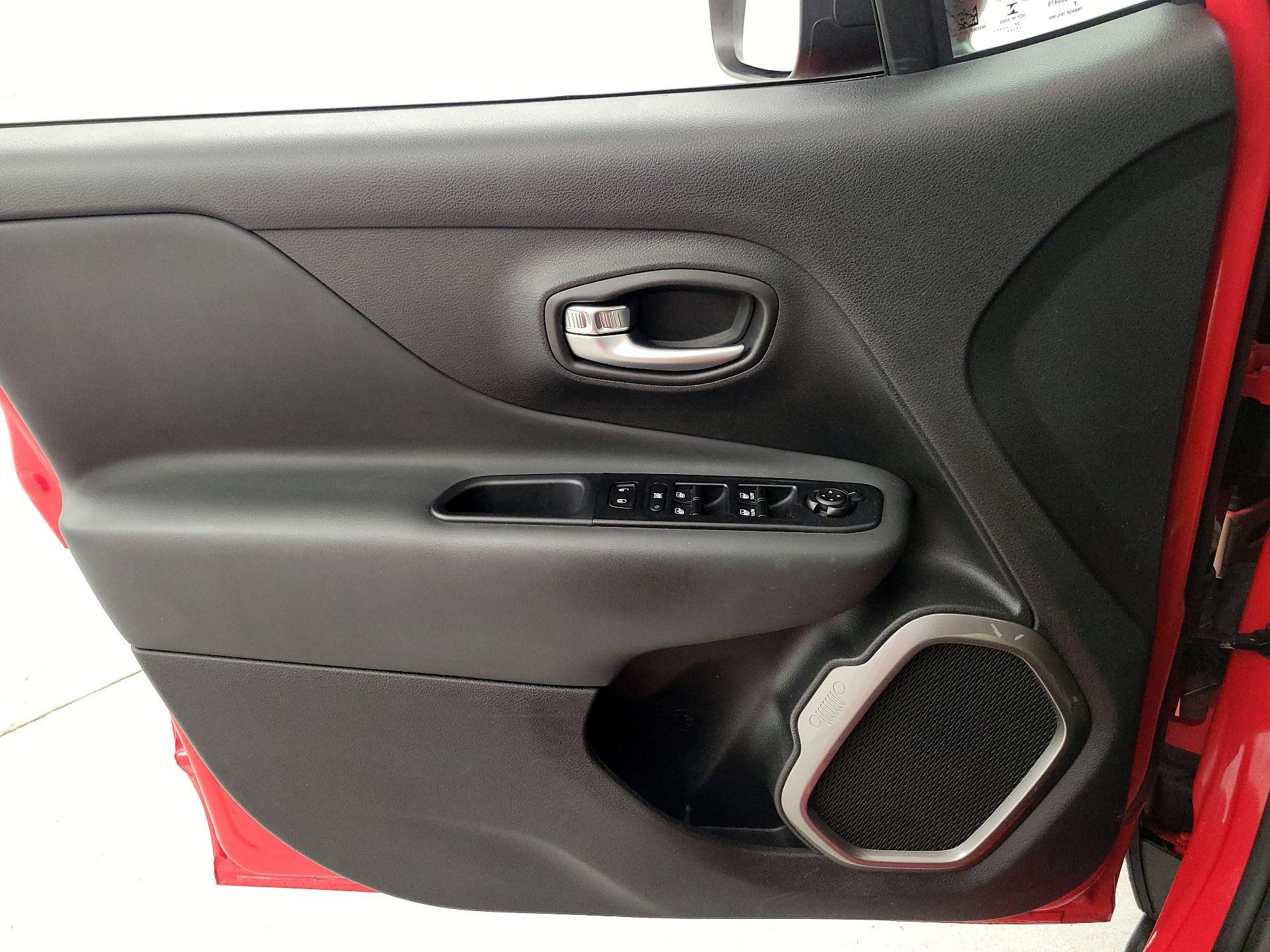 Thumbnail: 2022 Jeep Renegade - 12