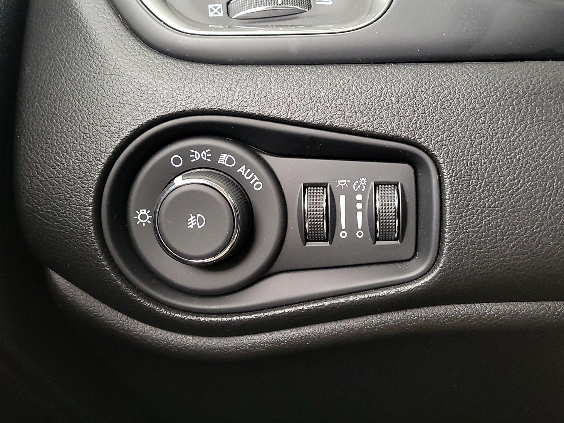 Thumbnail: 2022 Jeep Renegade - 13