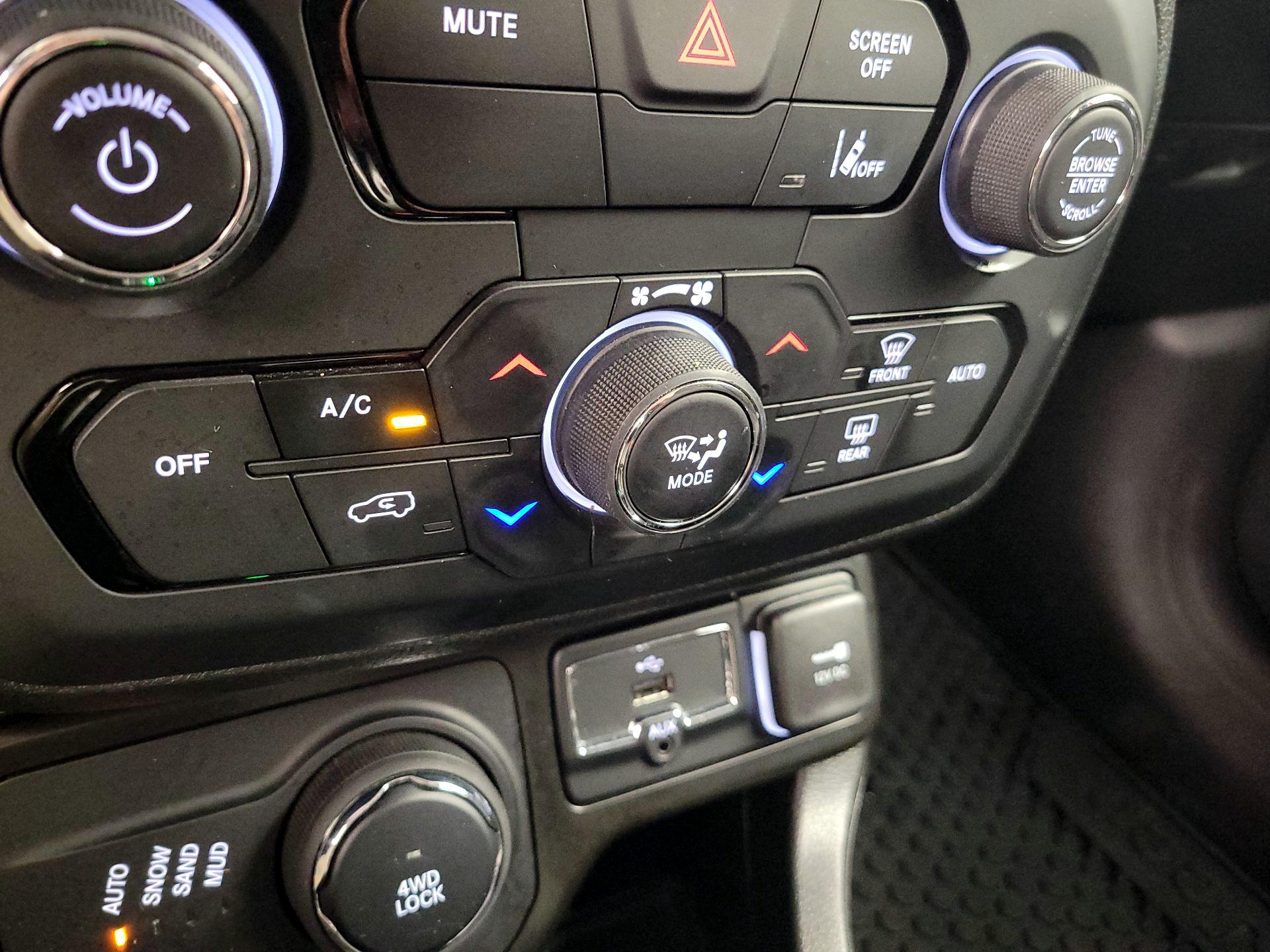 Thumbnail: 2022 Jeep Renegade - 17