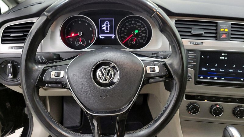 2017 Volkswagen Golf SE 10
