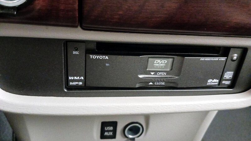 2012 Toyota Sienna XLE 19