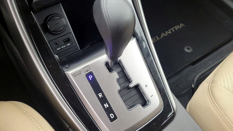 2013 Hyundai Elantra GLS 16