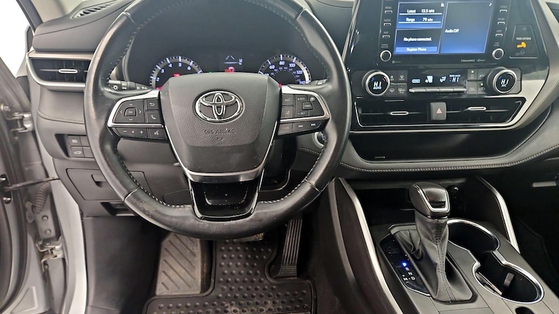 2021 Toyota Highlander LE 10