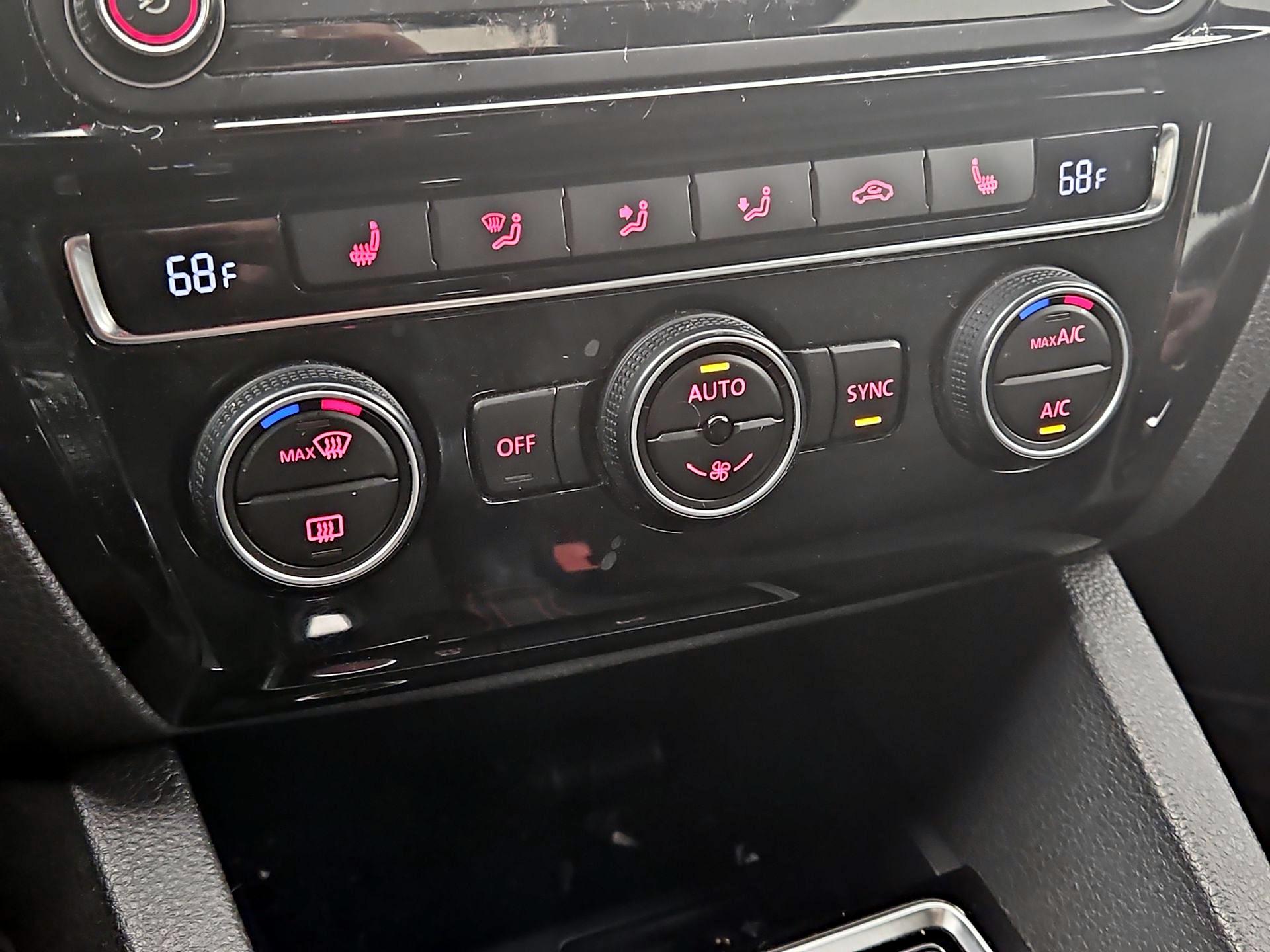 Thumbnail: 2017 Volkswagen Jetta - 17