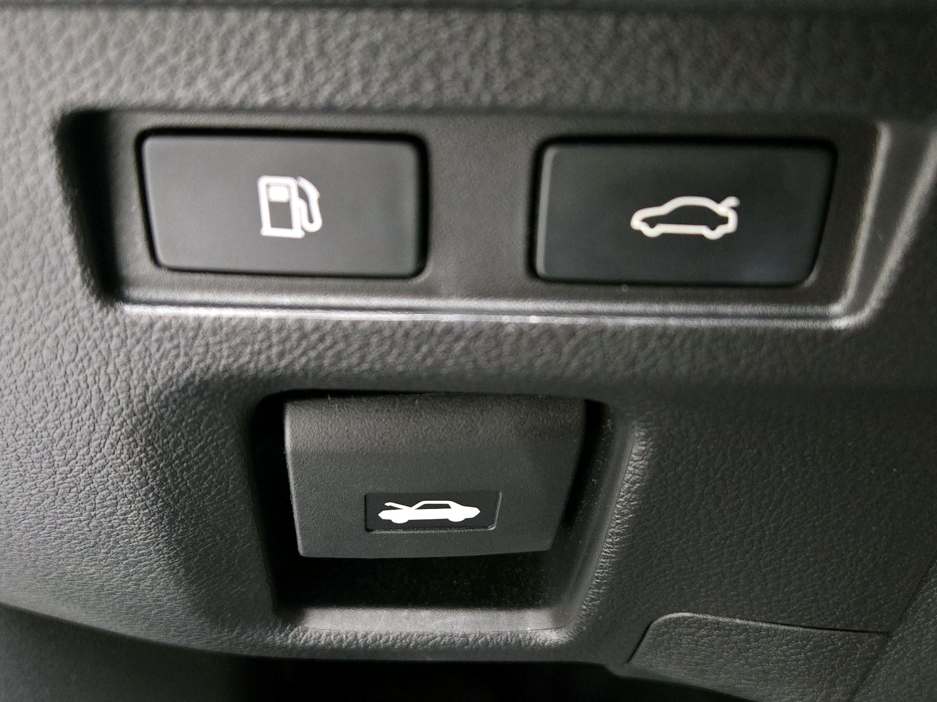 Thumbnail: 2022 Lexus ES - 13