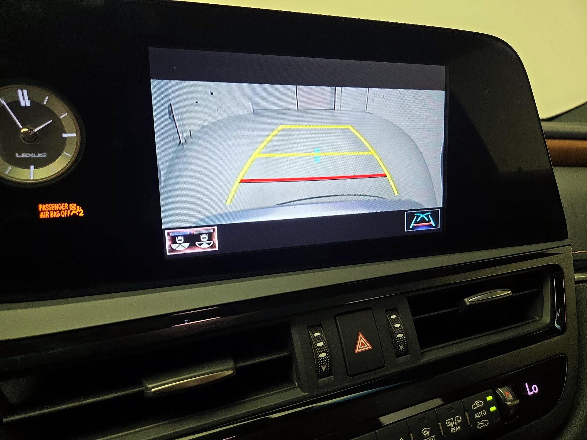 Thumbnail: 2022 Lexus ES - 15