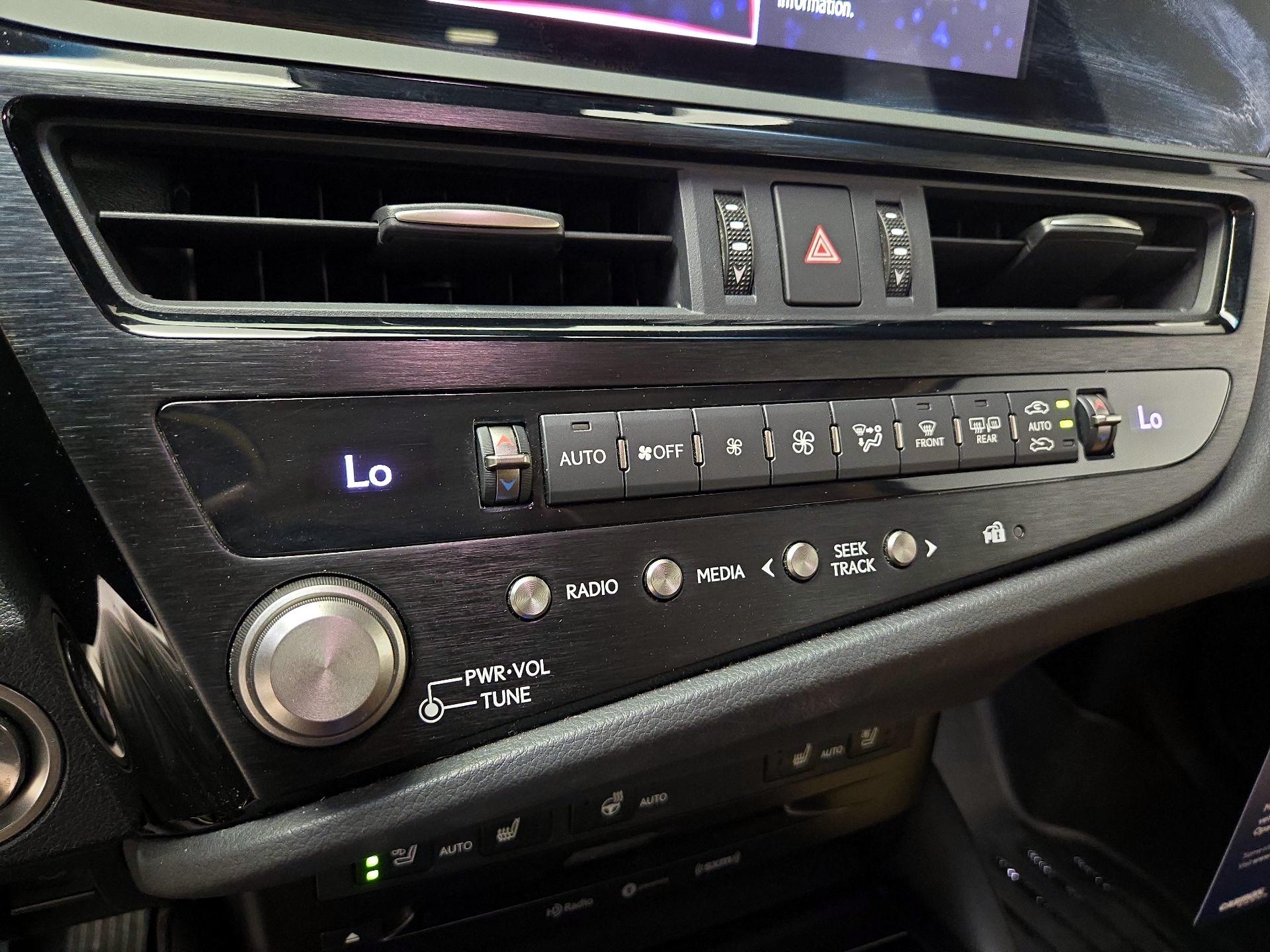 Thumbnail: 2022 Lexus ES - 17