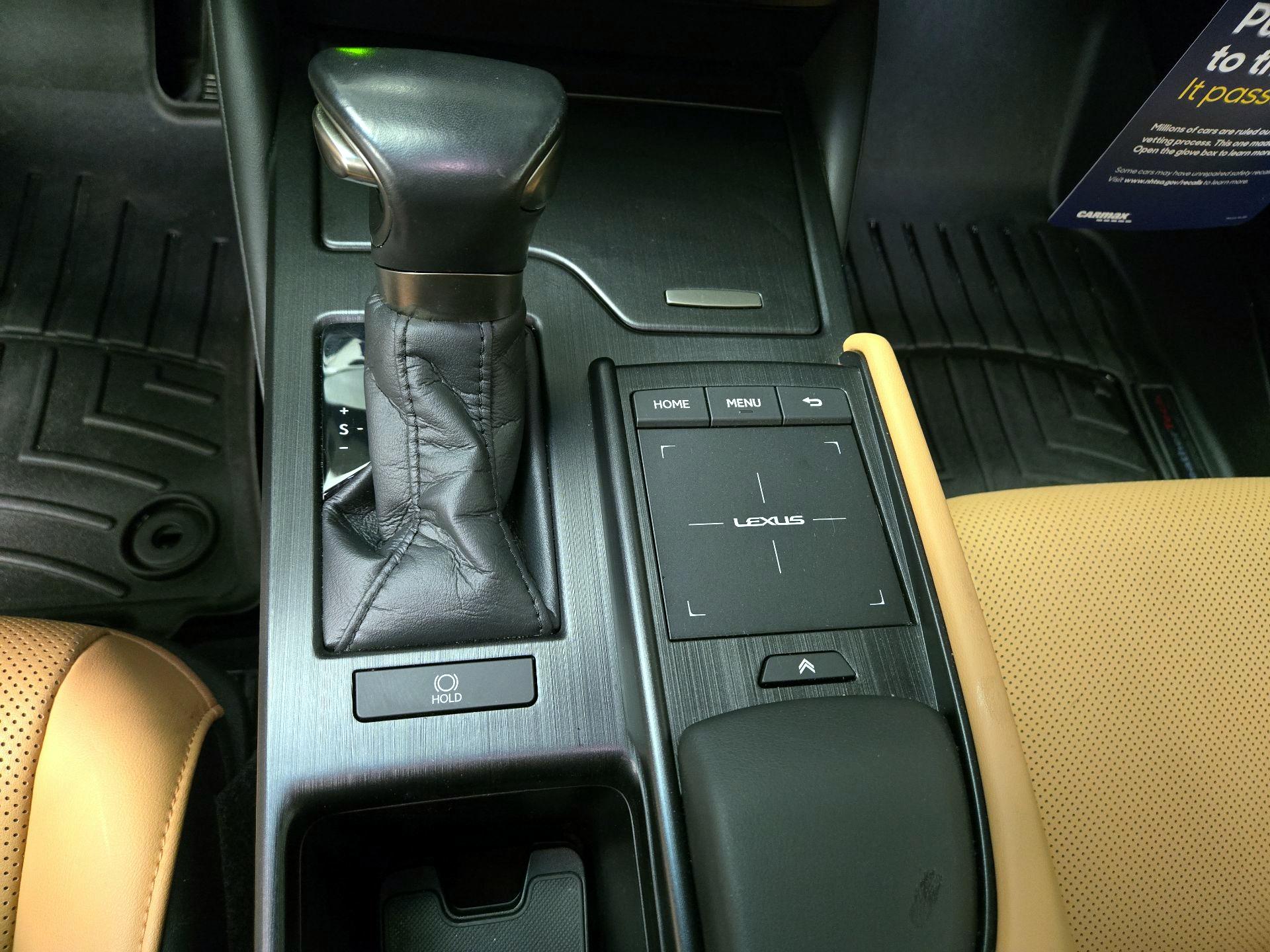 Thumbnail: 2022 Lexus ES - 18