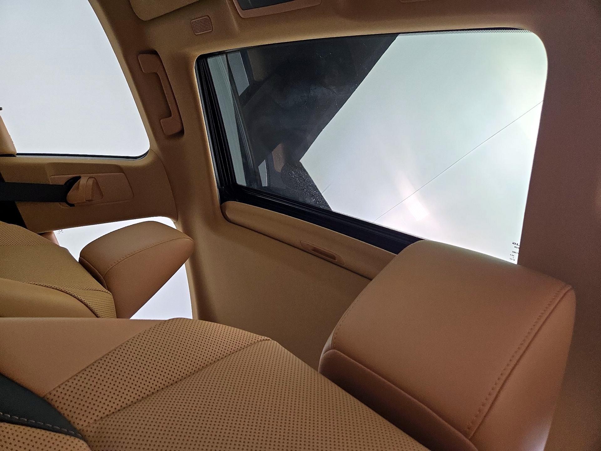 Thumbnail: 2022 Lexus ES - 20