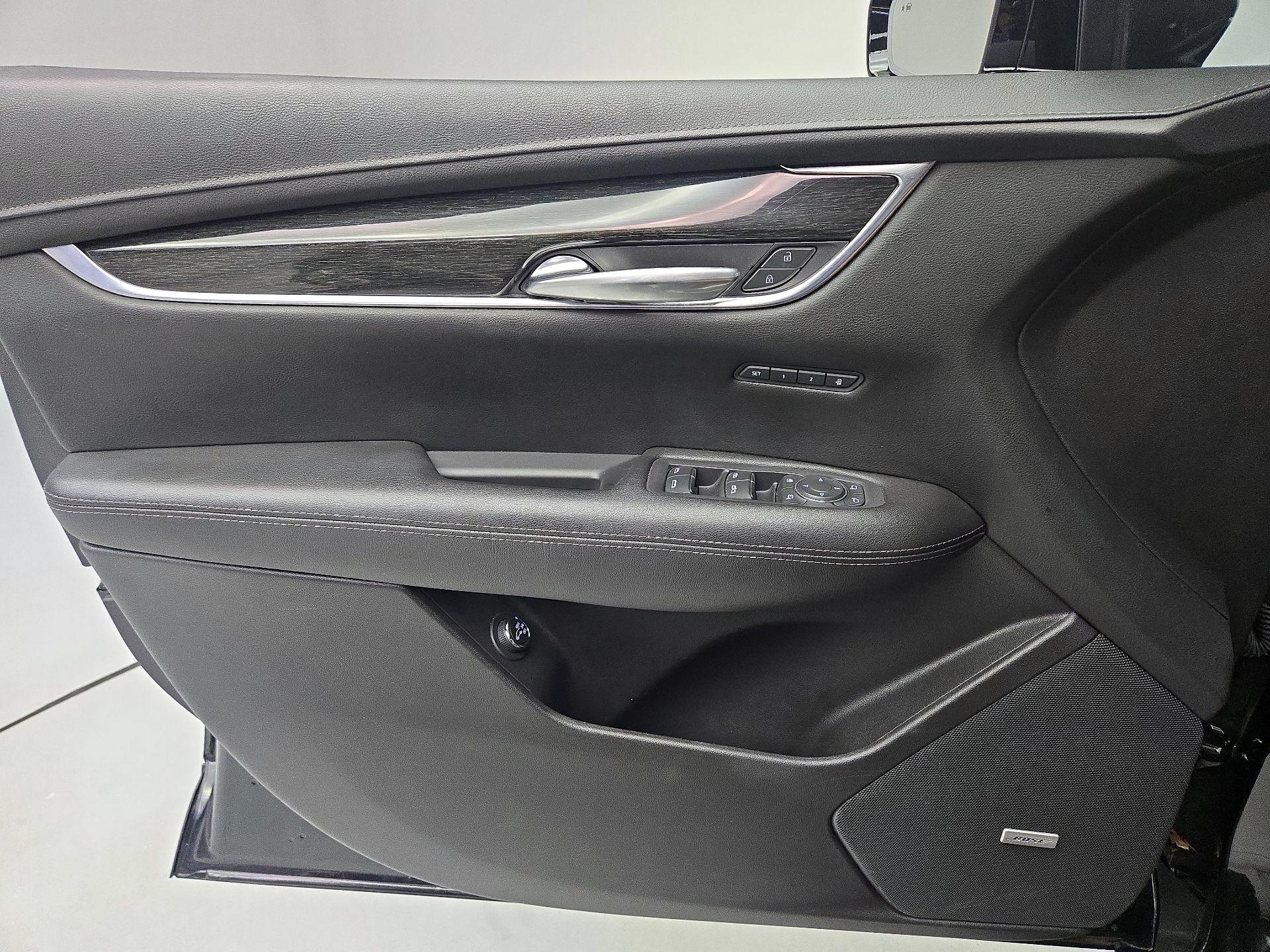 Thumbnail: 2021 Cadillac XT5 - 12
