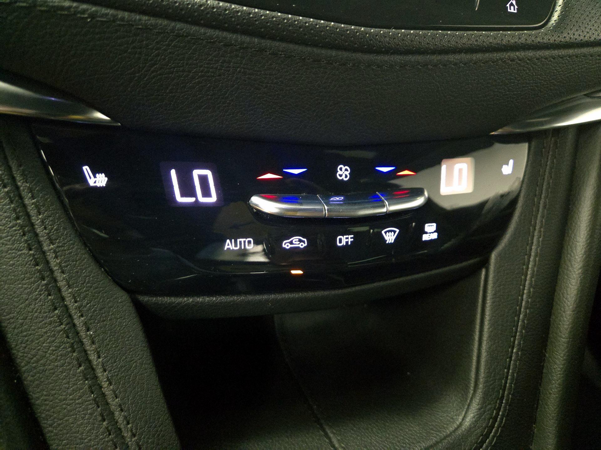 Thumbnail: 2021 Cadillac XT5 - 16