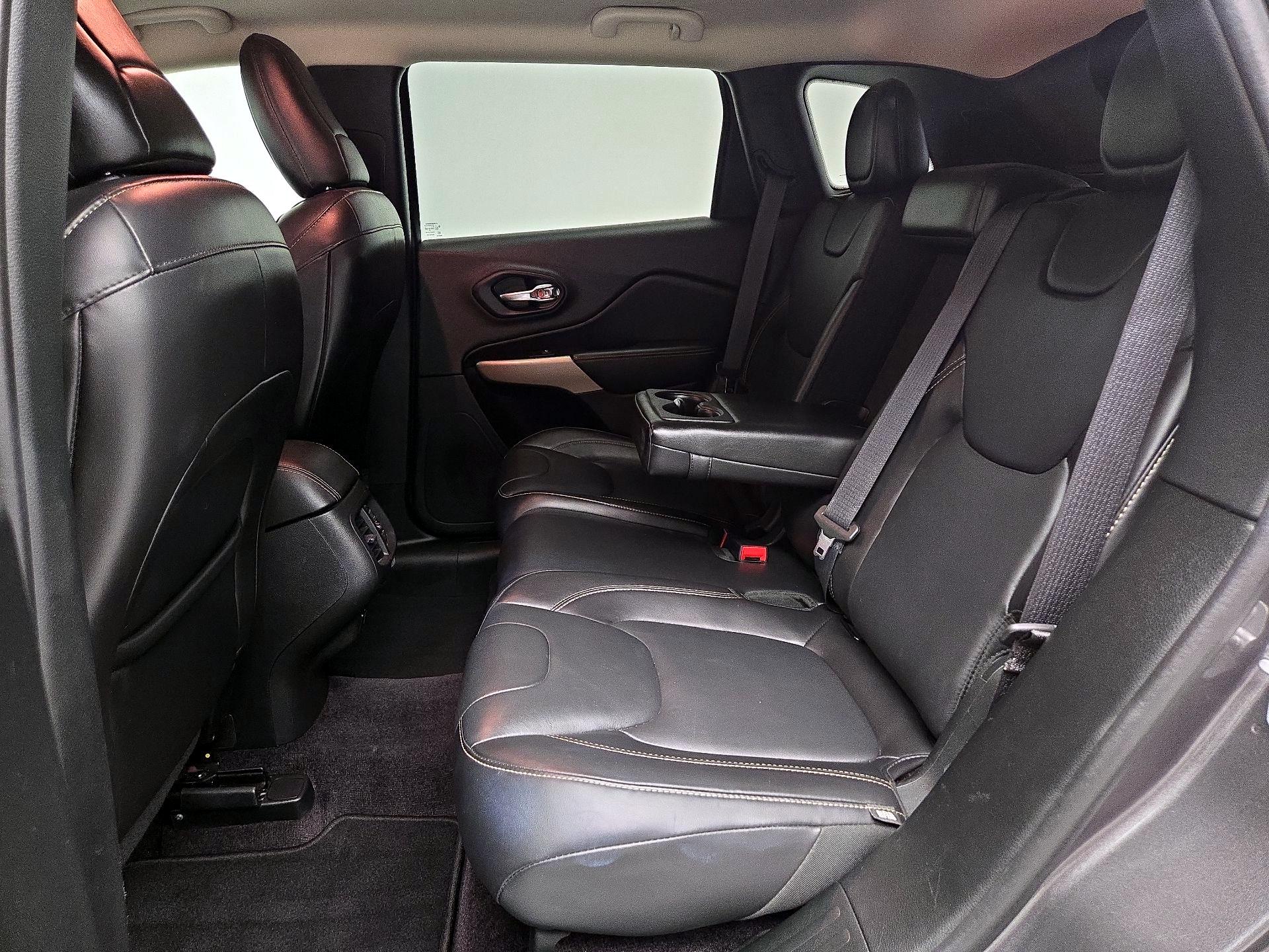 Thumbnail: 2018 Jeep Cherokee - 19