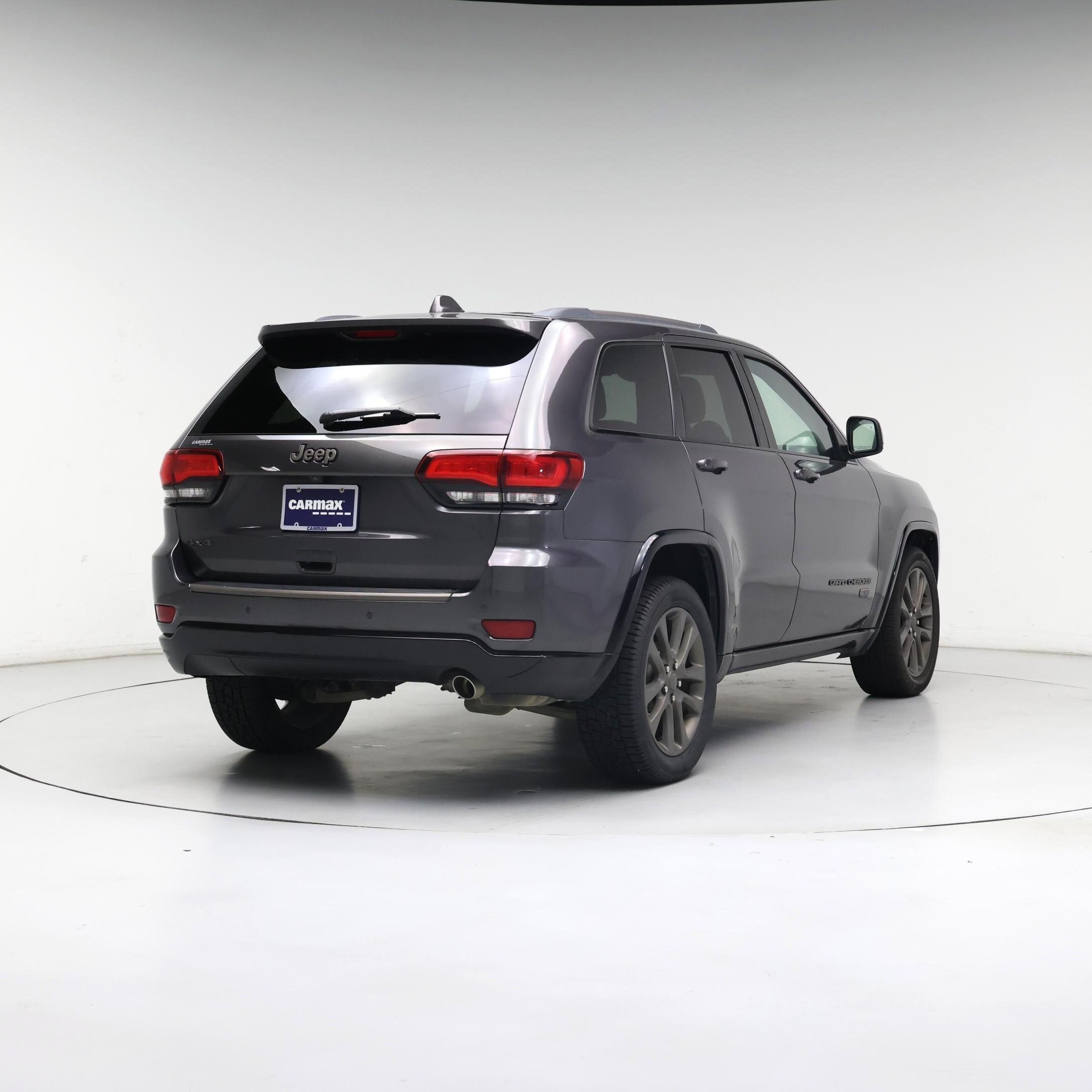 Thumbnail: 2016 Jeep Grand Cherokee - 8