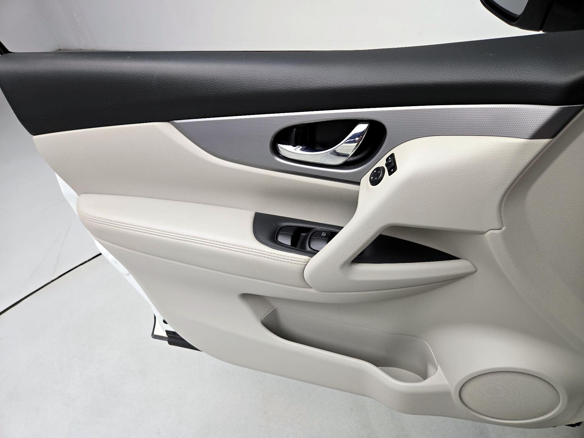 Thumbnail: 2020 Nissan Rogue Sport - 12