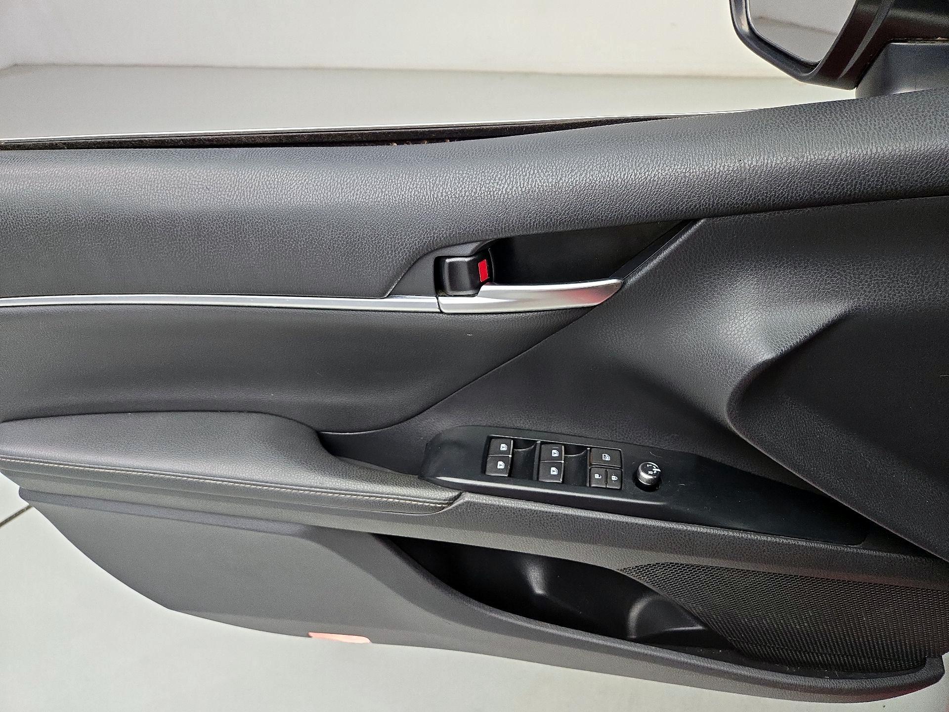 Thumbnail: 2019 Toyota Camry - 12