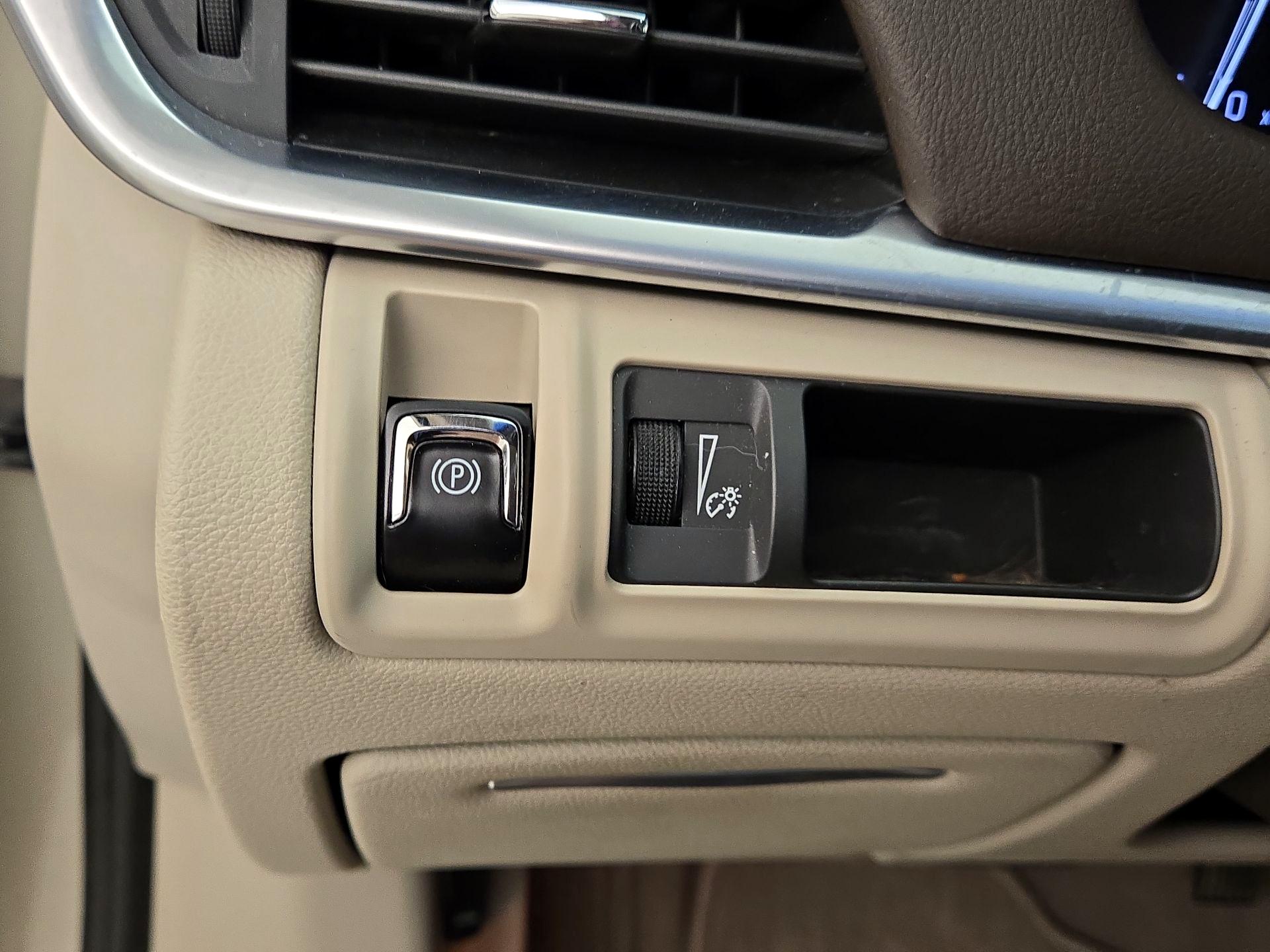 Thumbnail: 2015 Cadillac XTS - 13