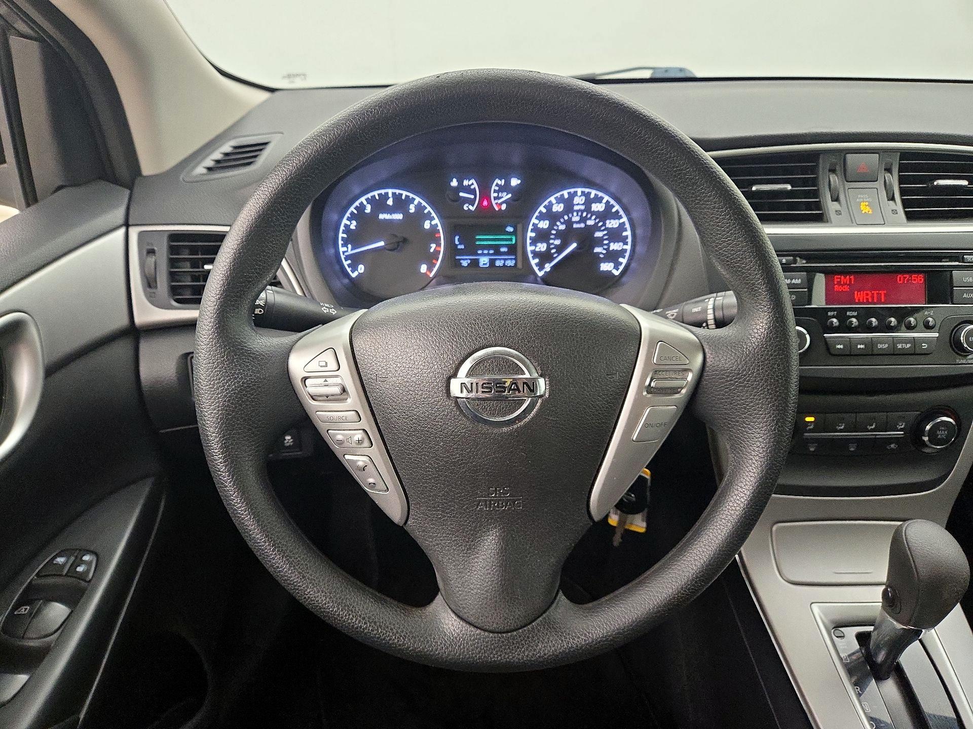 Thumbnail: 2015 Nissan Sentra - 10