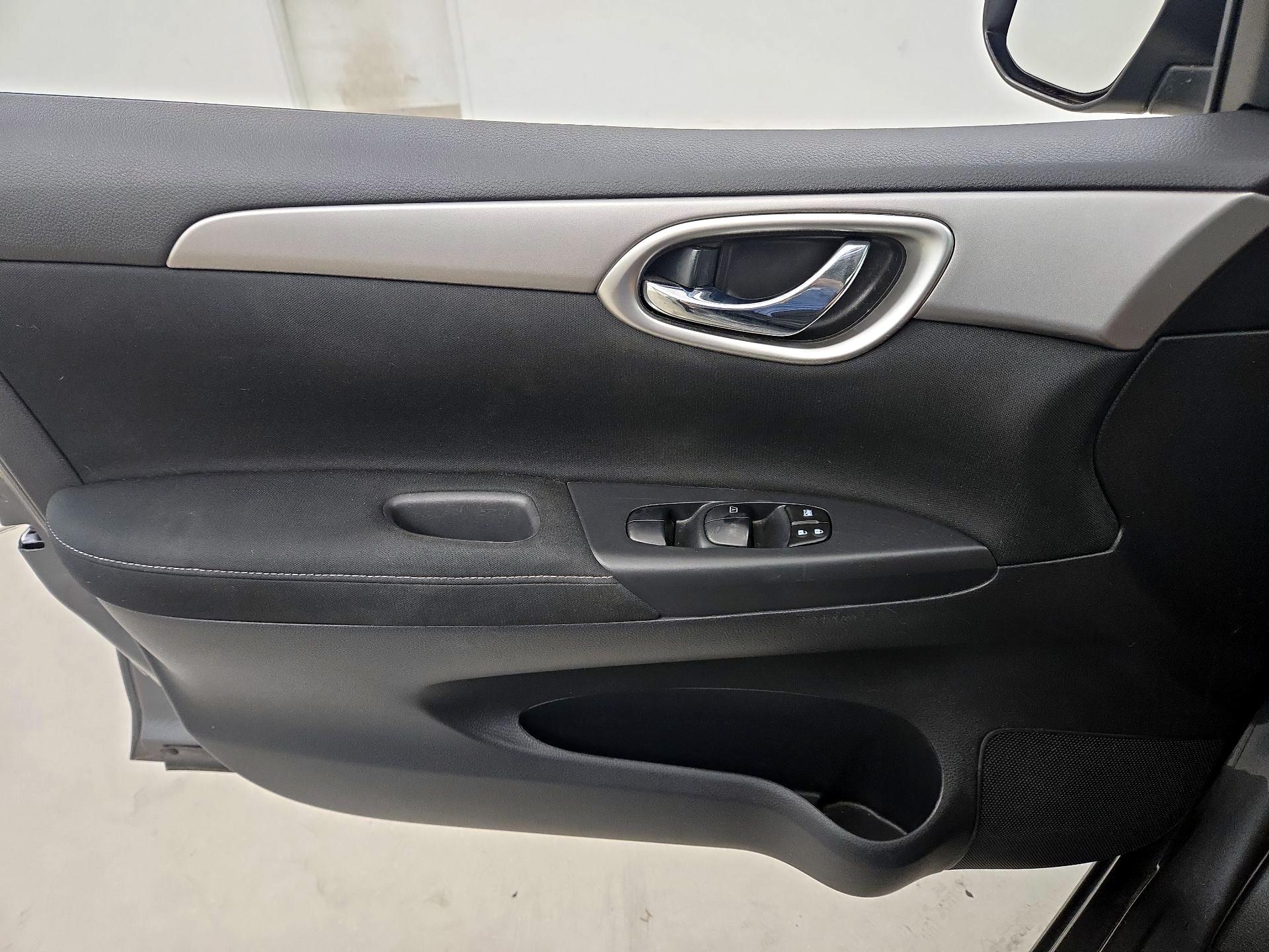 Thumbnail: 2015 Nissan Sentra - 12