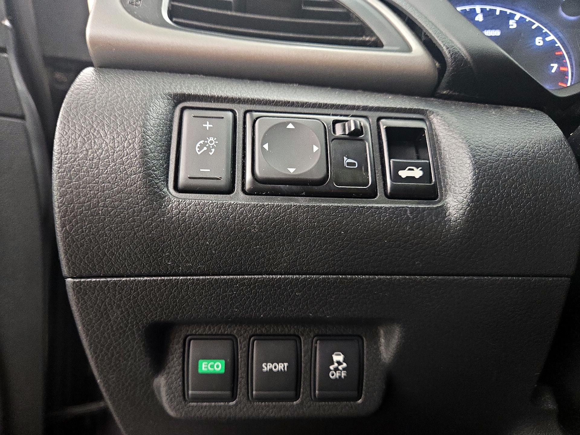 Thumbnail: 2015 Nissan Sentra - 13