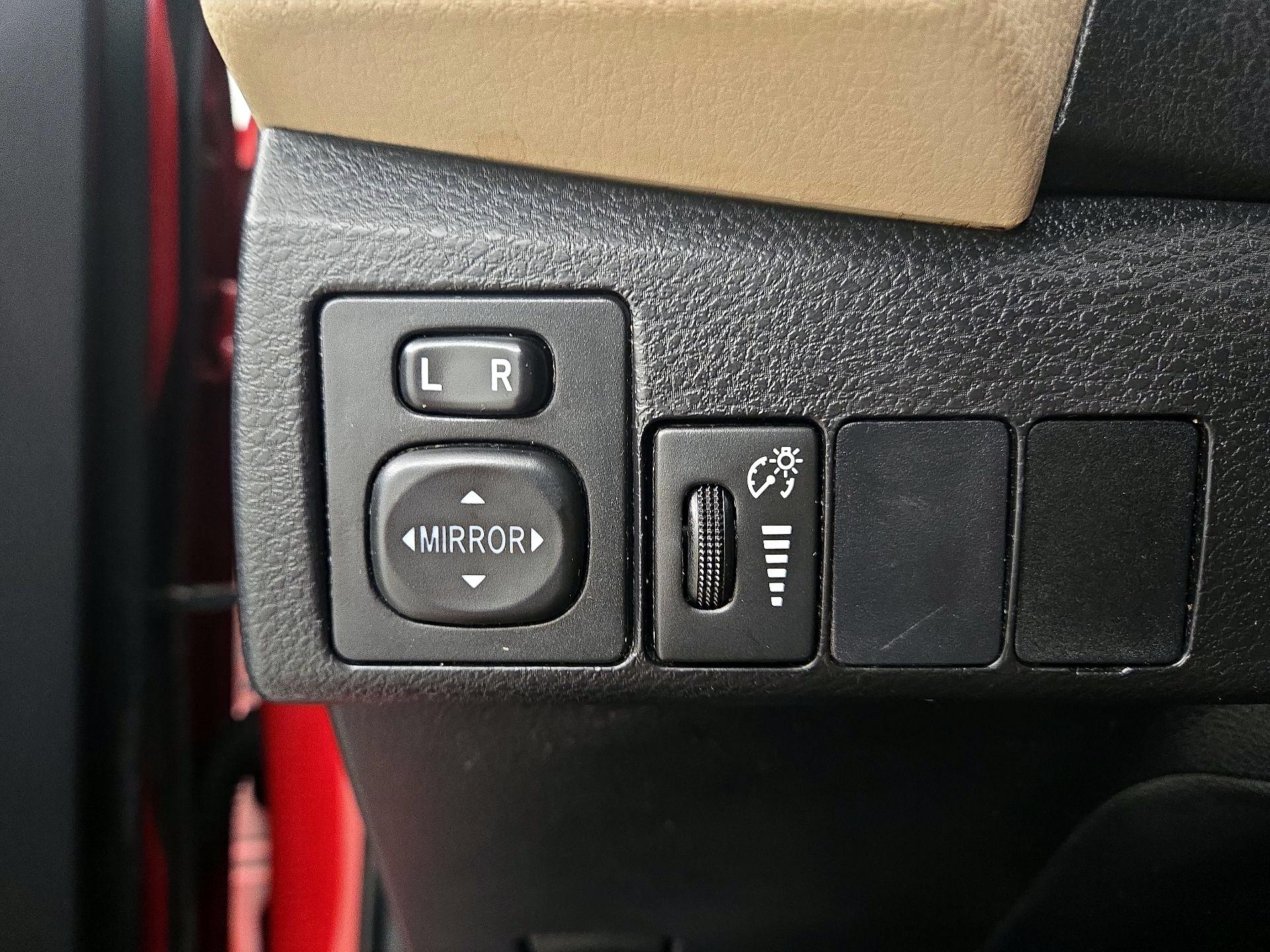 Thumbnail: 2016 Toyota Corolla - 13
