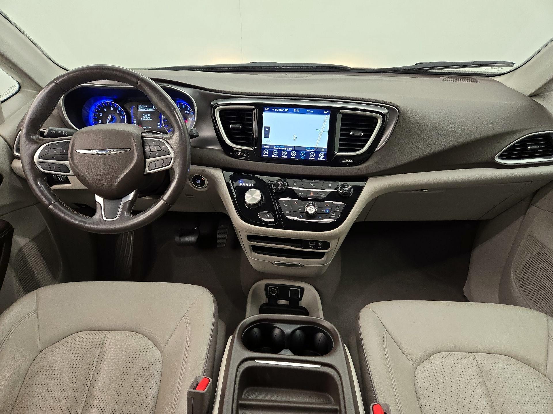 Thumbnail: 2019 Chrysler Pacifica - 9