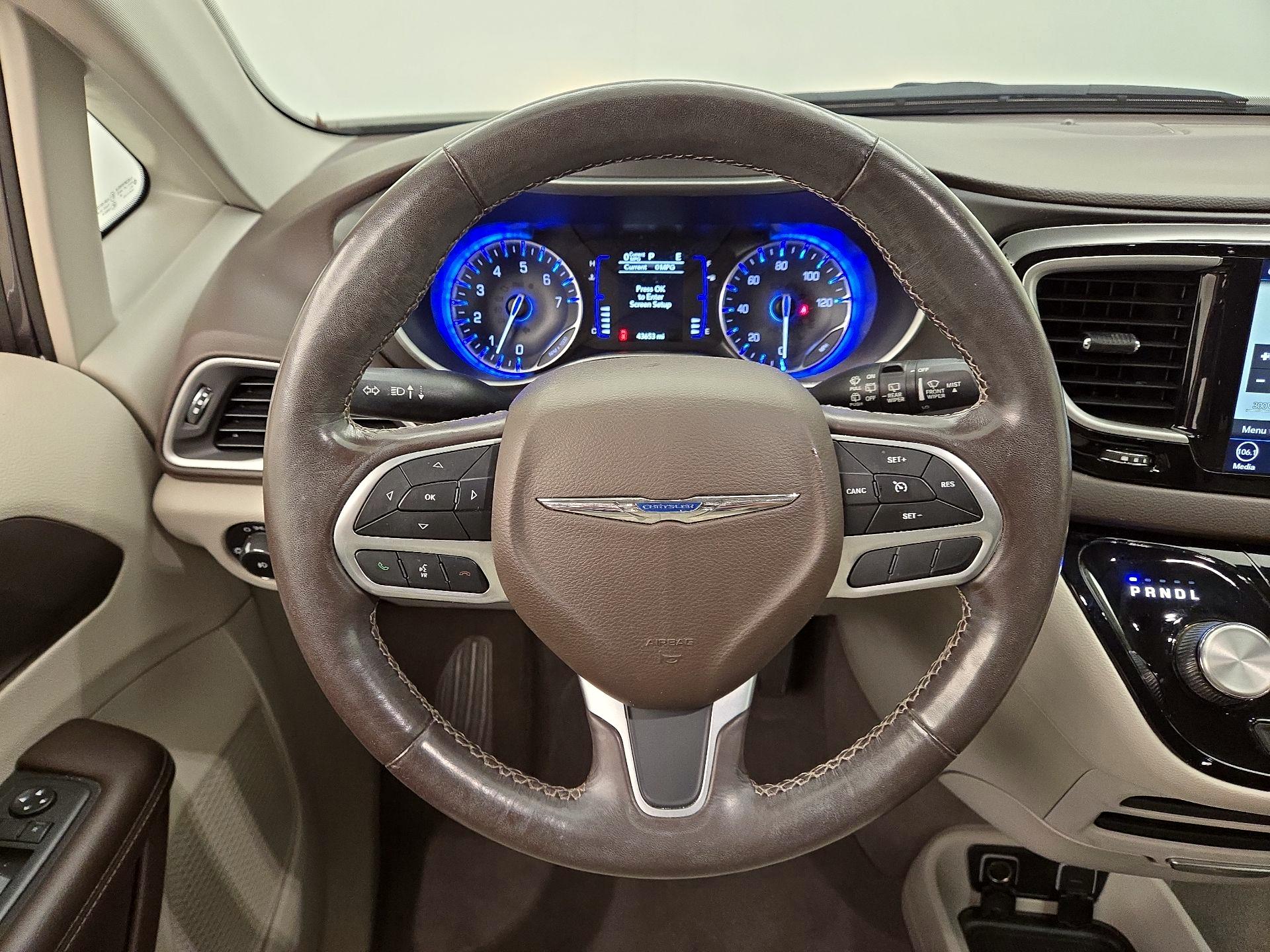 Thumbnail: 2019 Chrysler Pacifica - 10