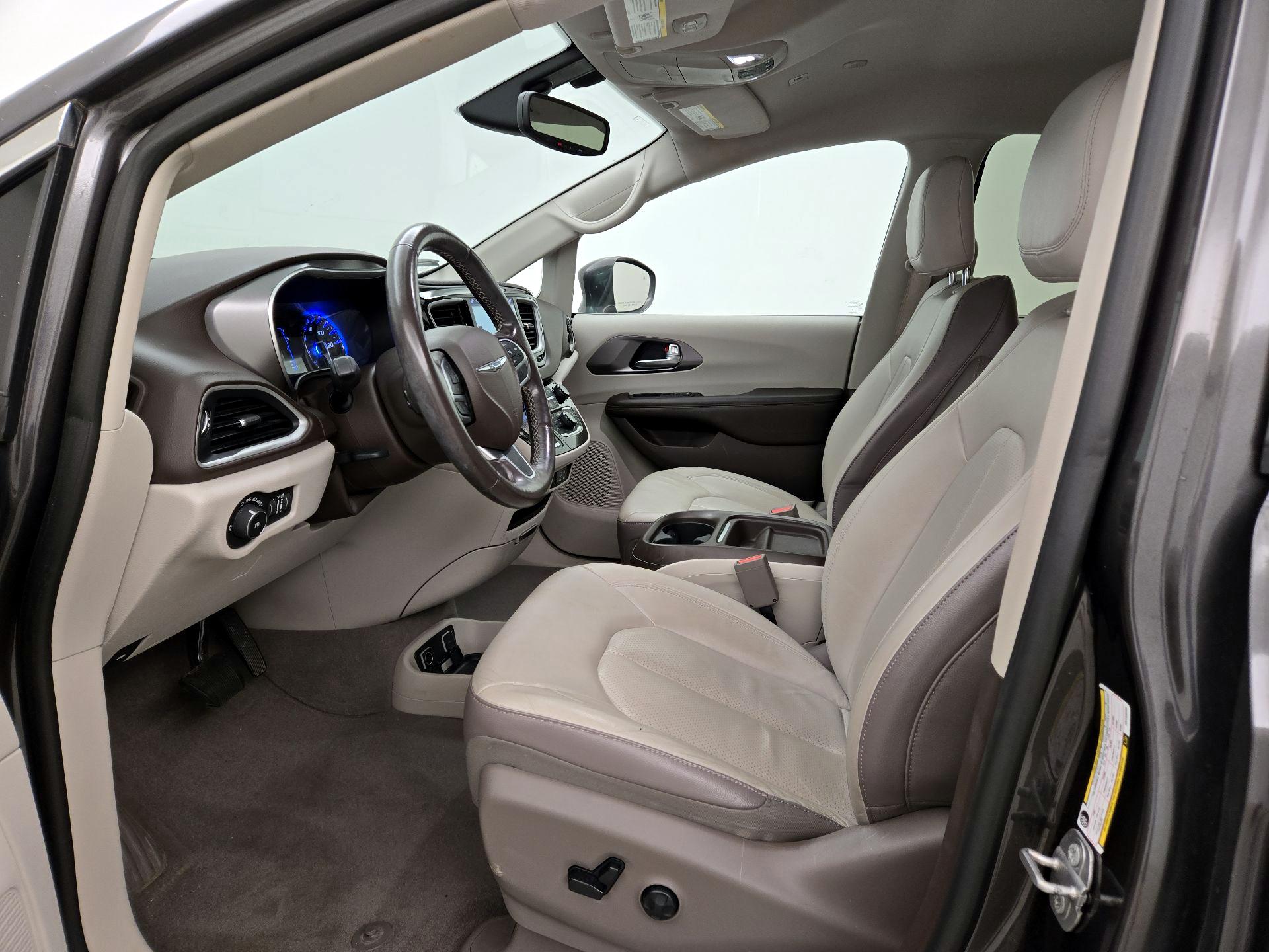 Thumbnail: 2019 Chrysler Pacifica - 11