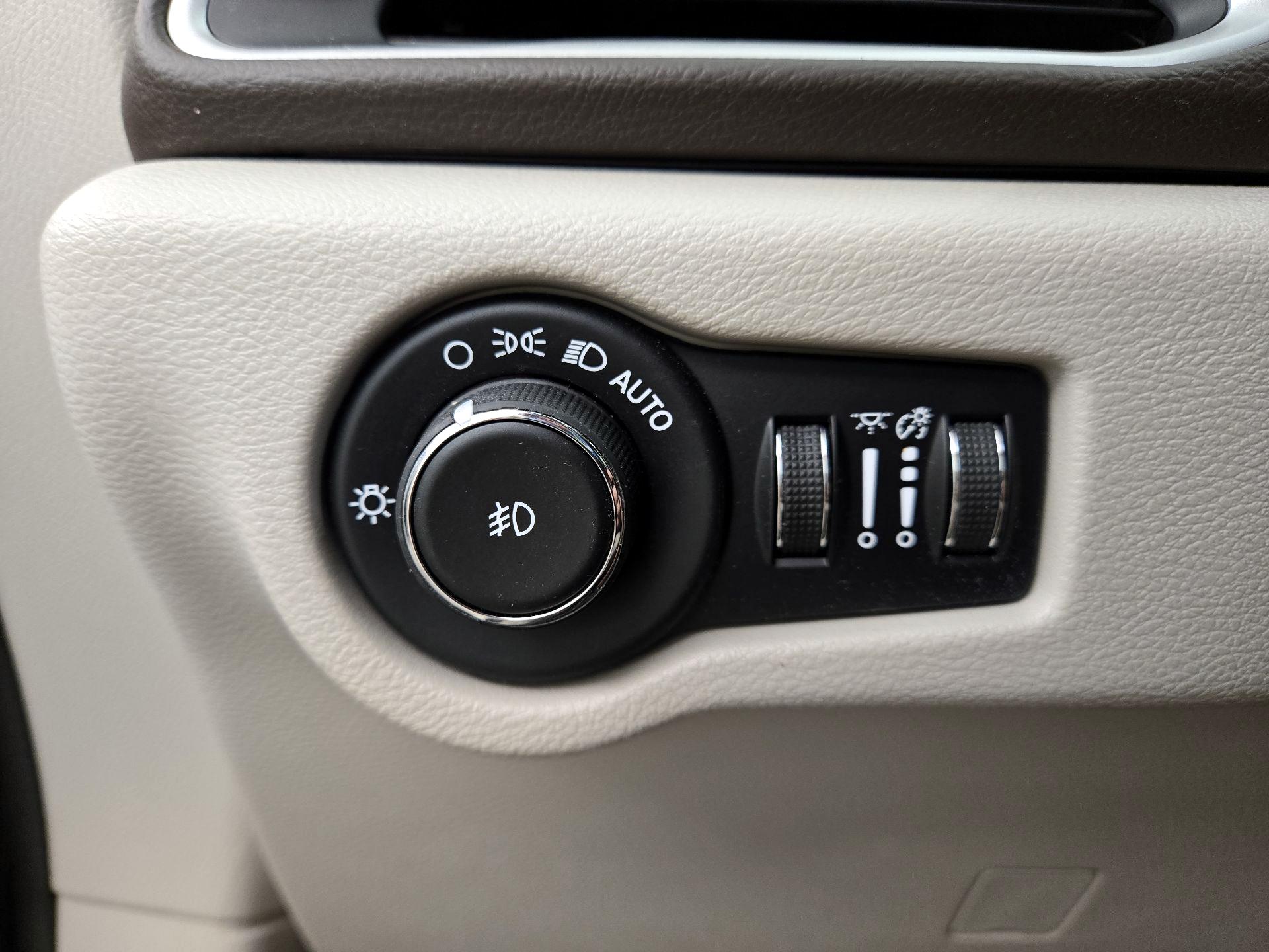 Thumbnail: 2019 Chrysler Pacifica - 13