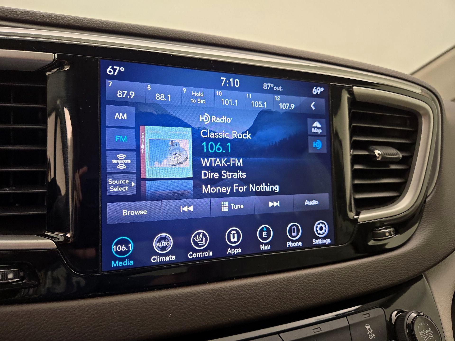 Thumbnail: 2019 Chrysler Pacifica - 16