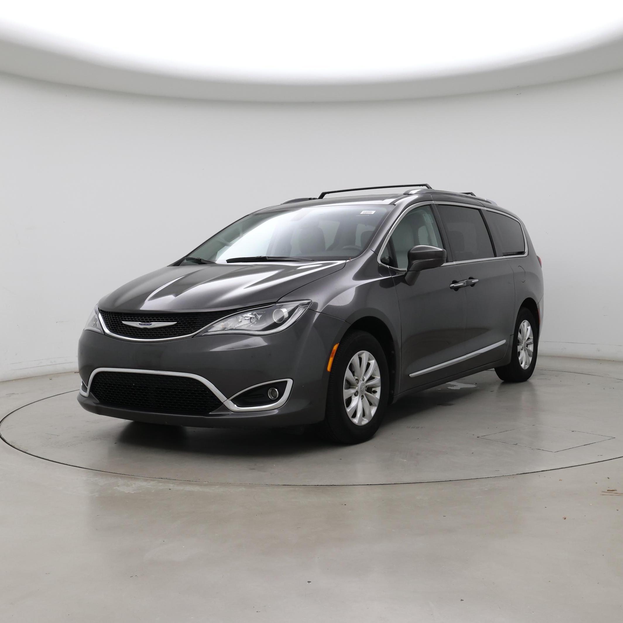 Thumbnail: 2019 Chrysler Pacifica - 4