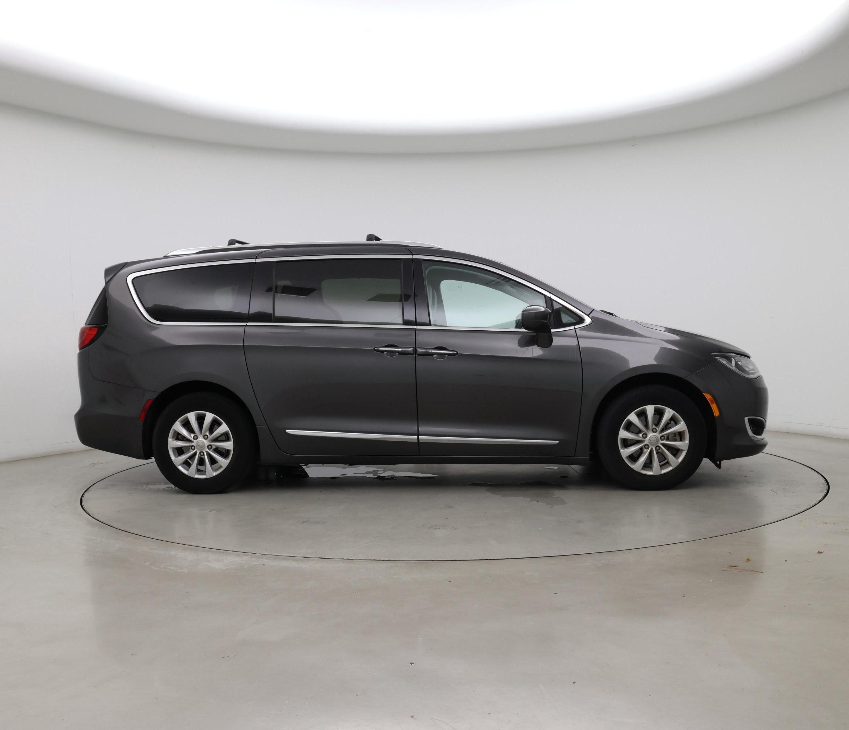 Thumbnail: 2019 Chrysler Pacifica - 7