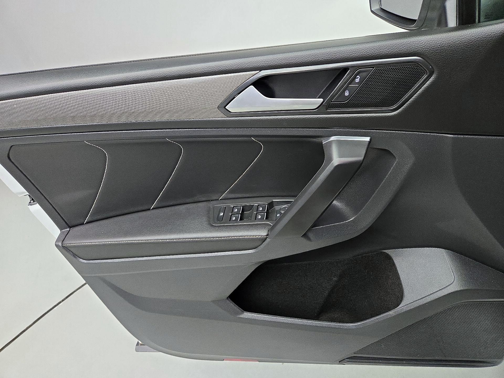 Thumbnail: 2023 Volkswagen Tiguan - 12
